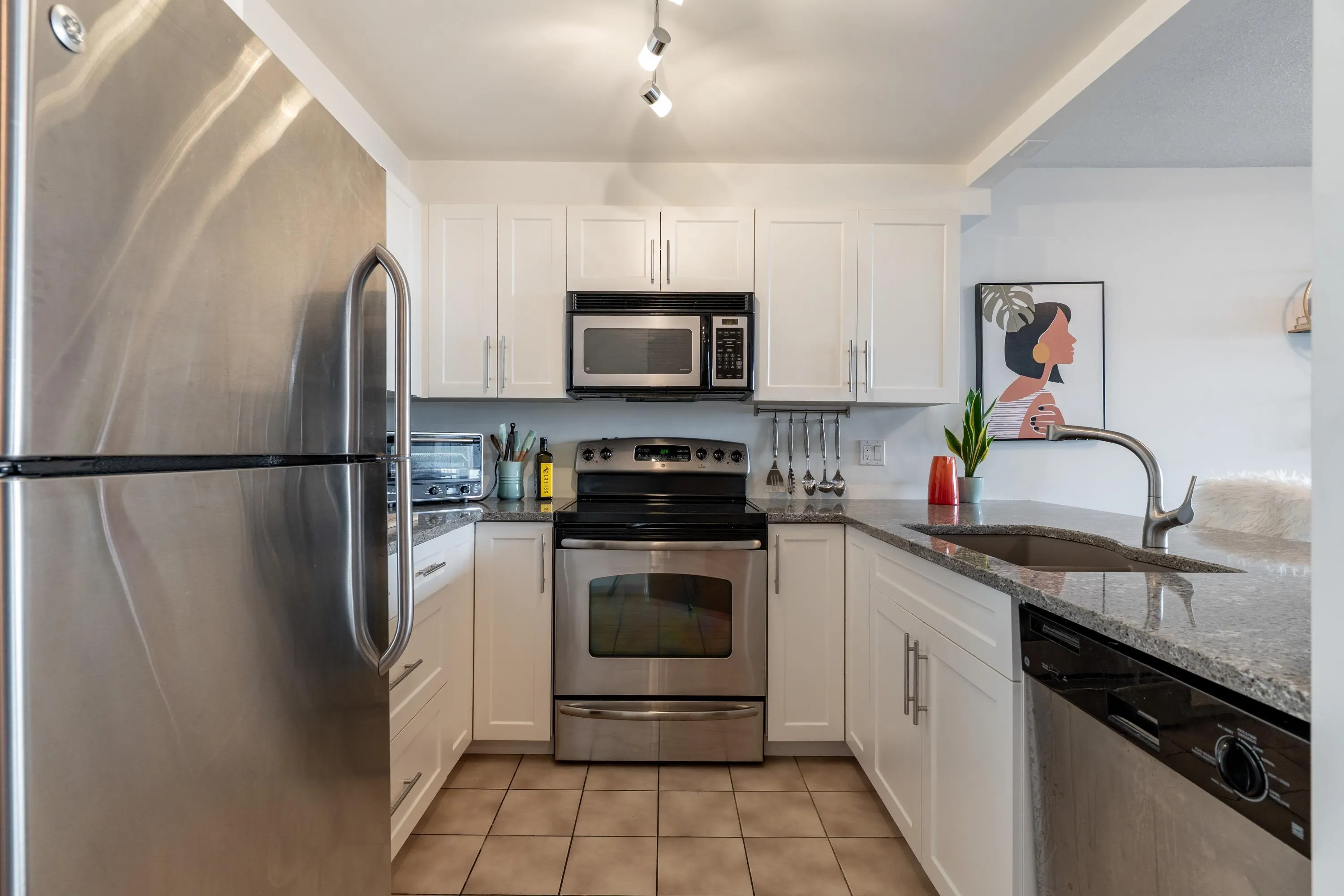 905 1065 Quayside Drive