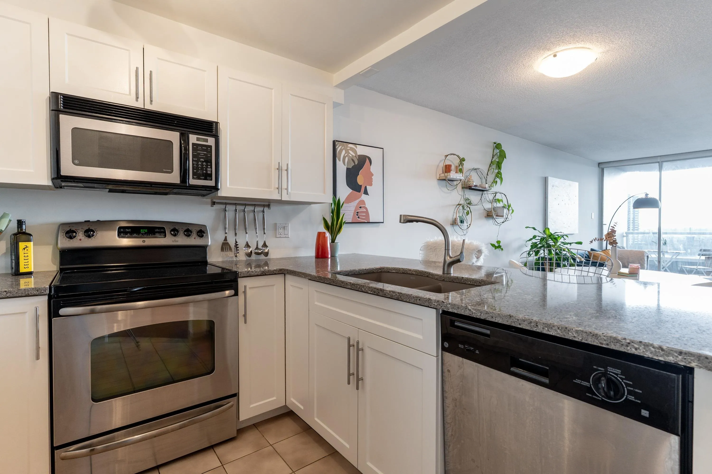 905 1065 Quayside Drive