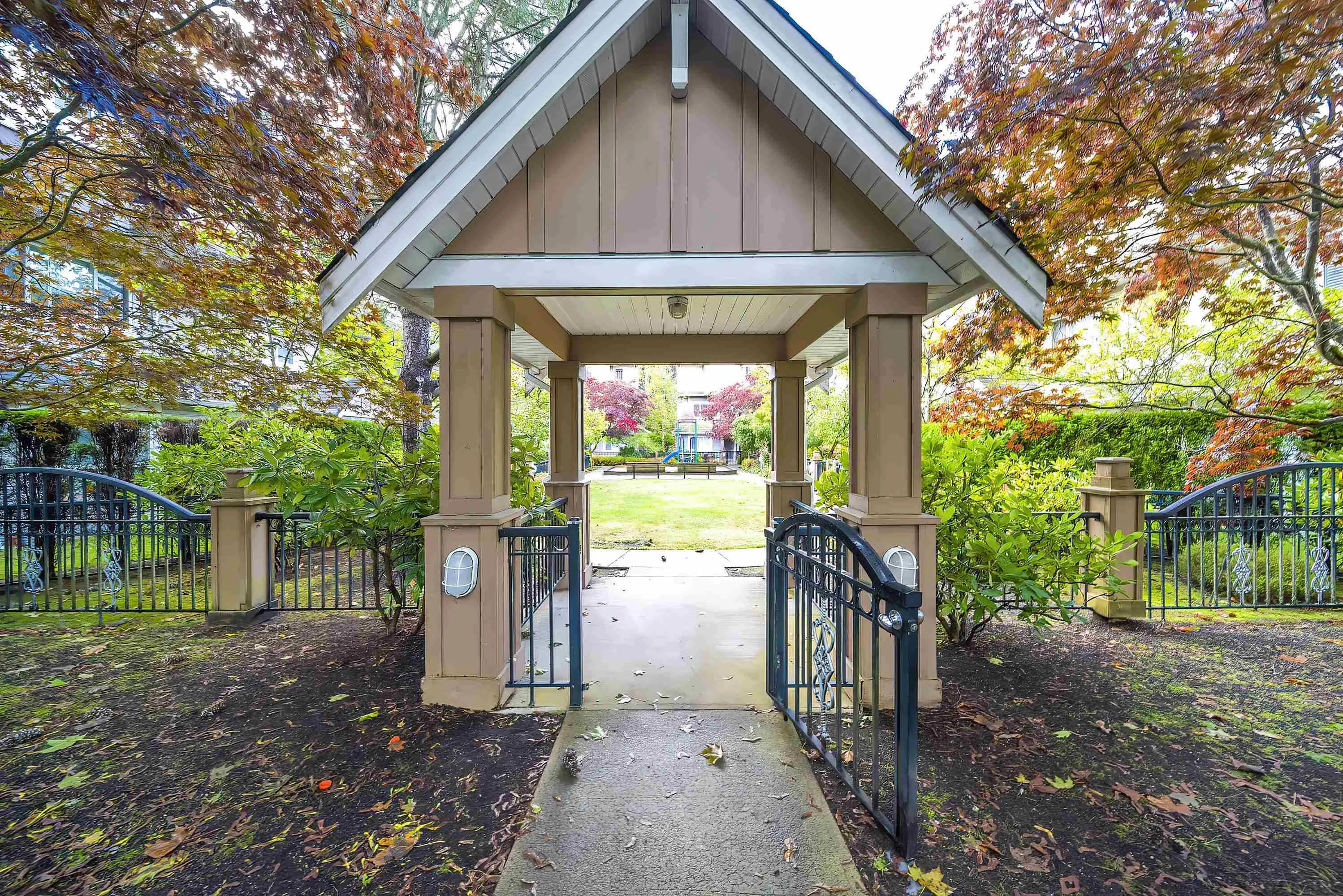 15 9288 Keefer Avenue