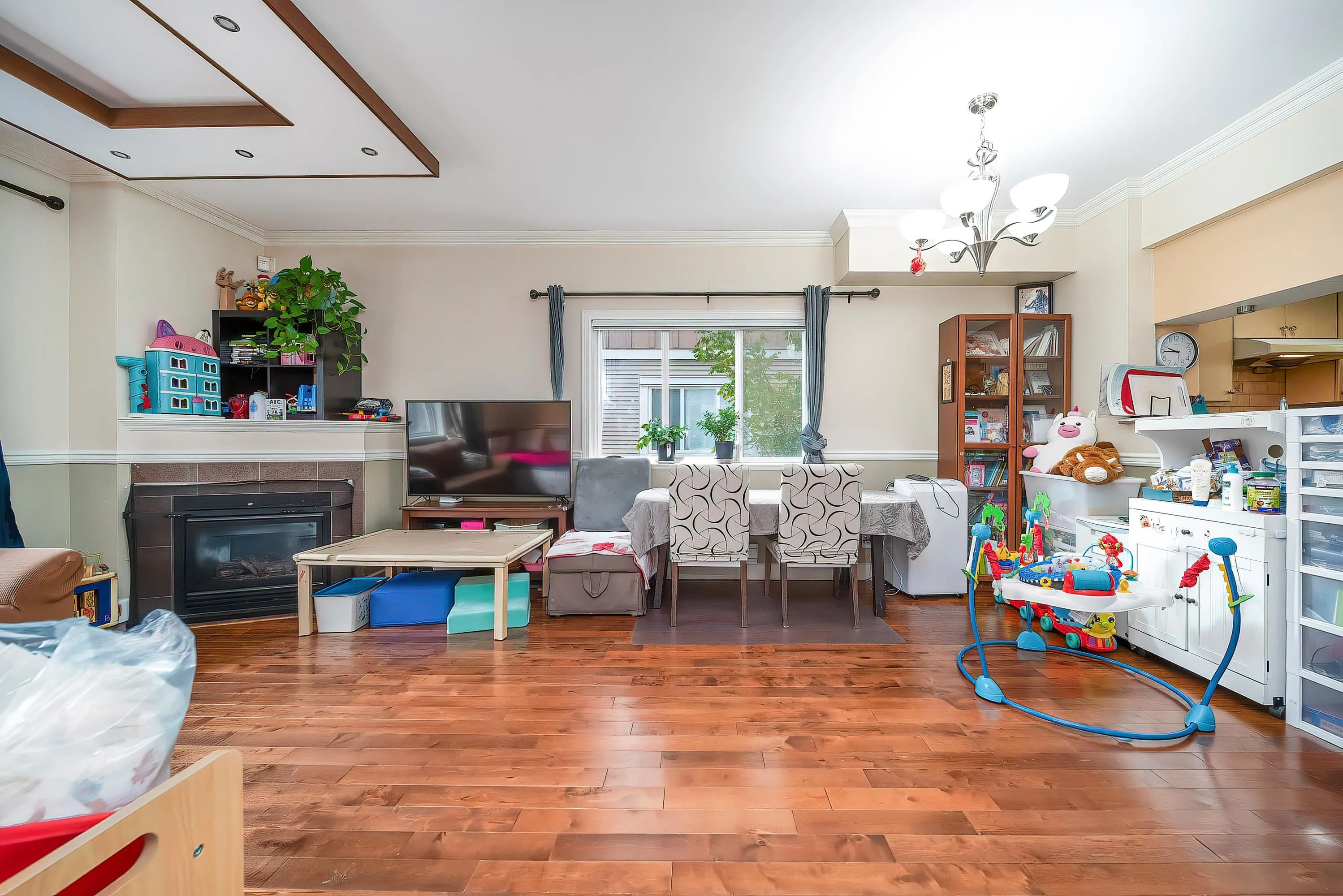 15 9288 Keefer Avenue