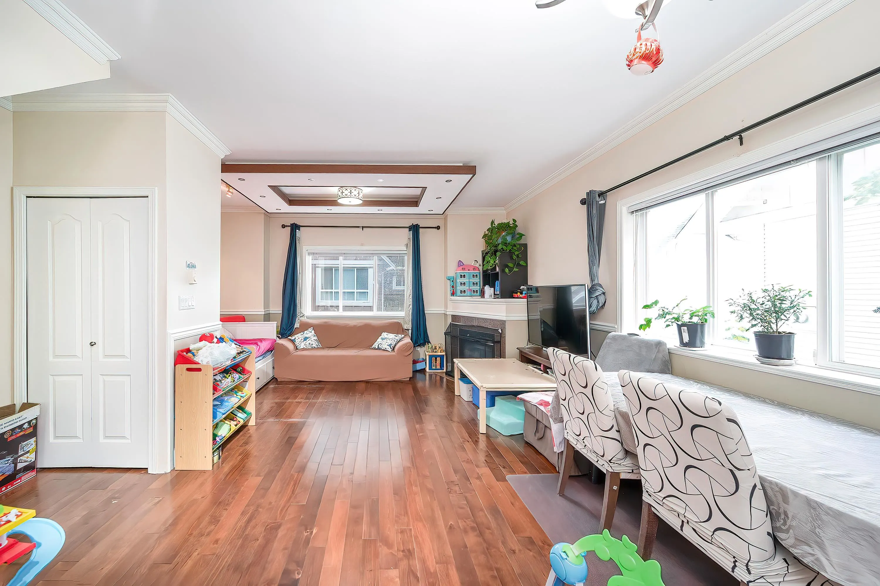 15 9288 Keefer Avenue