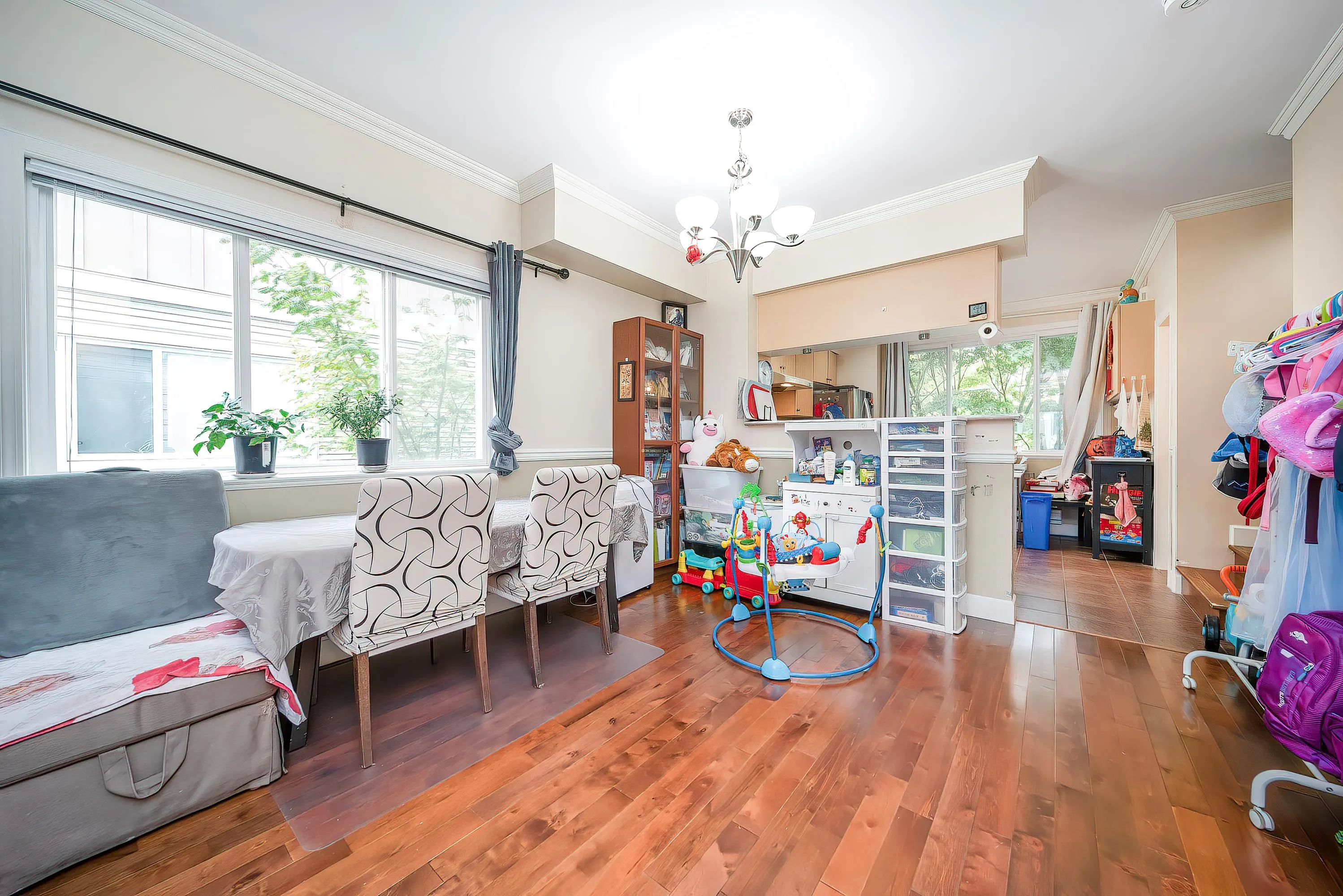 15 9288 Keefer Avenue