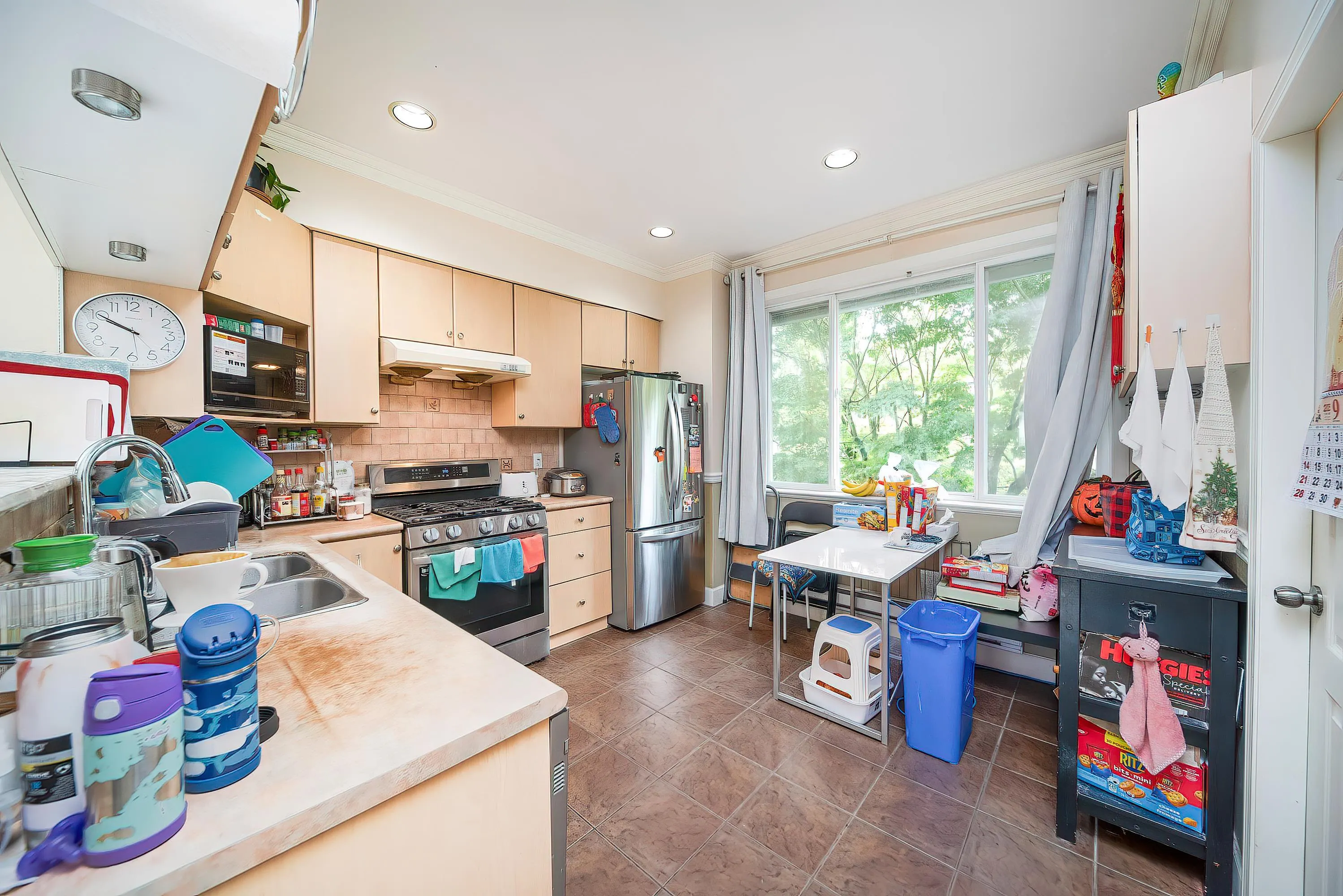 15 9288 Keefer Avenue