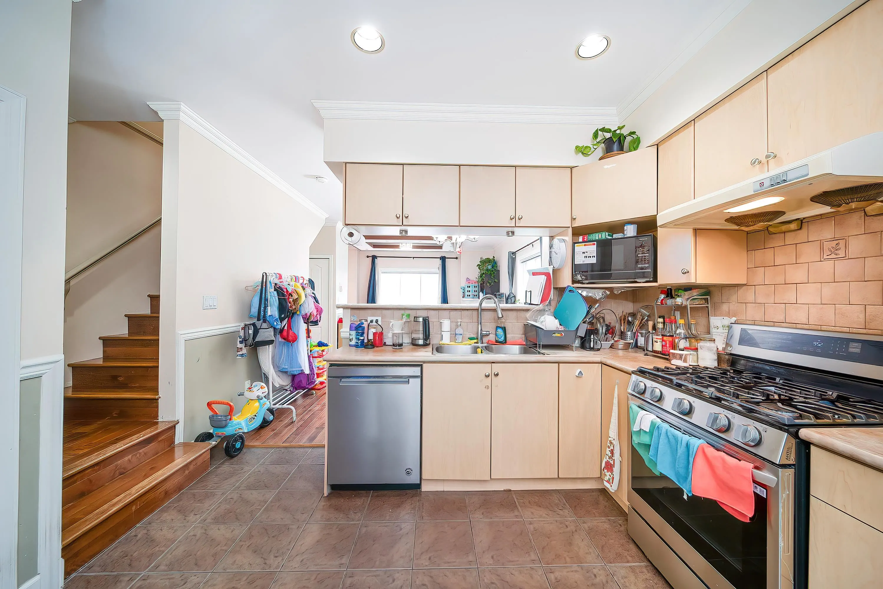 15 9288 Keefer Avenue