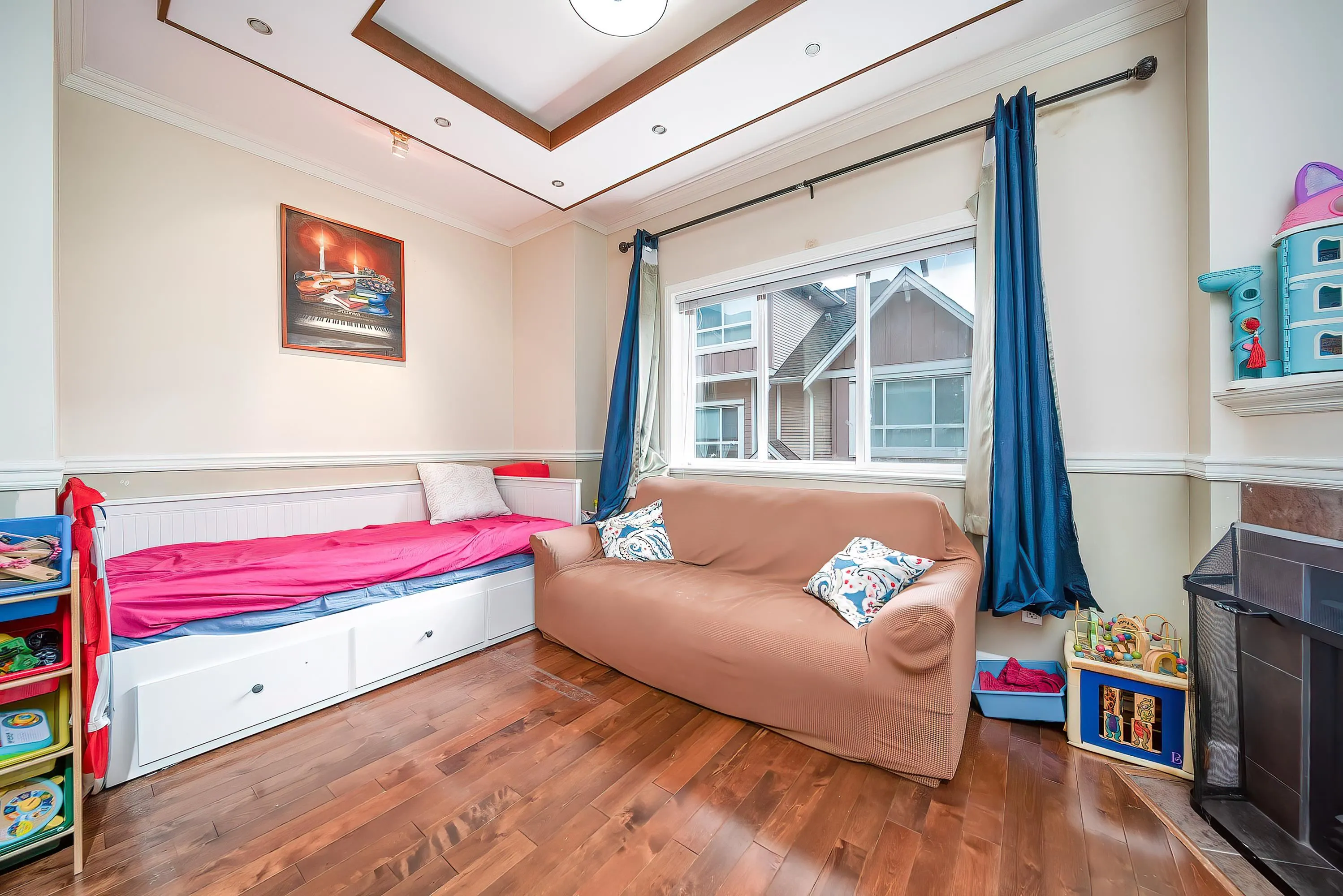 15 9288 Keefer Avenue