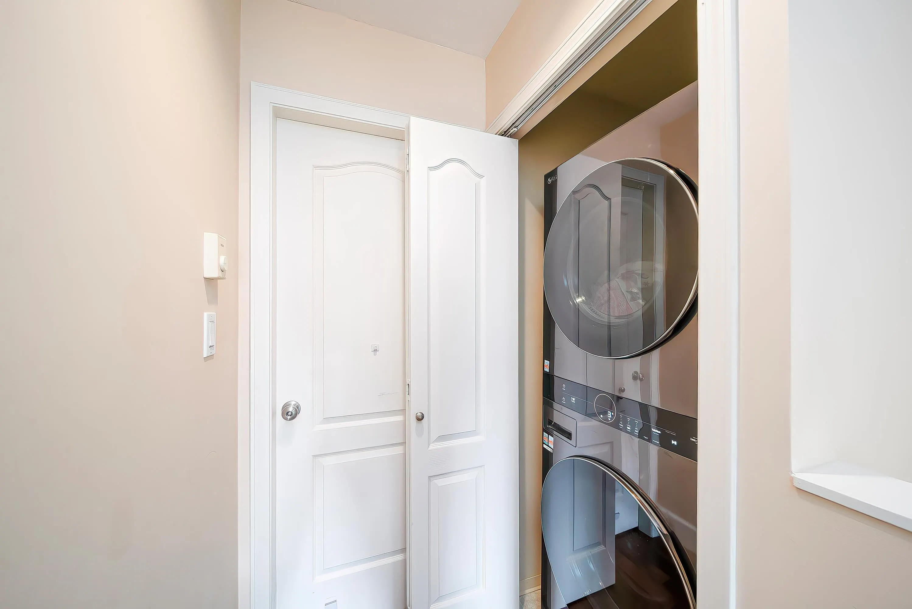 15 9288 Keefer Avenue