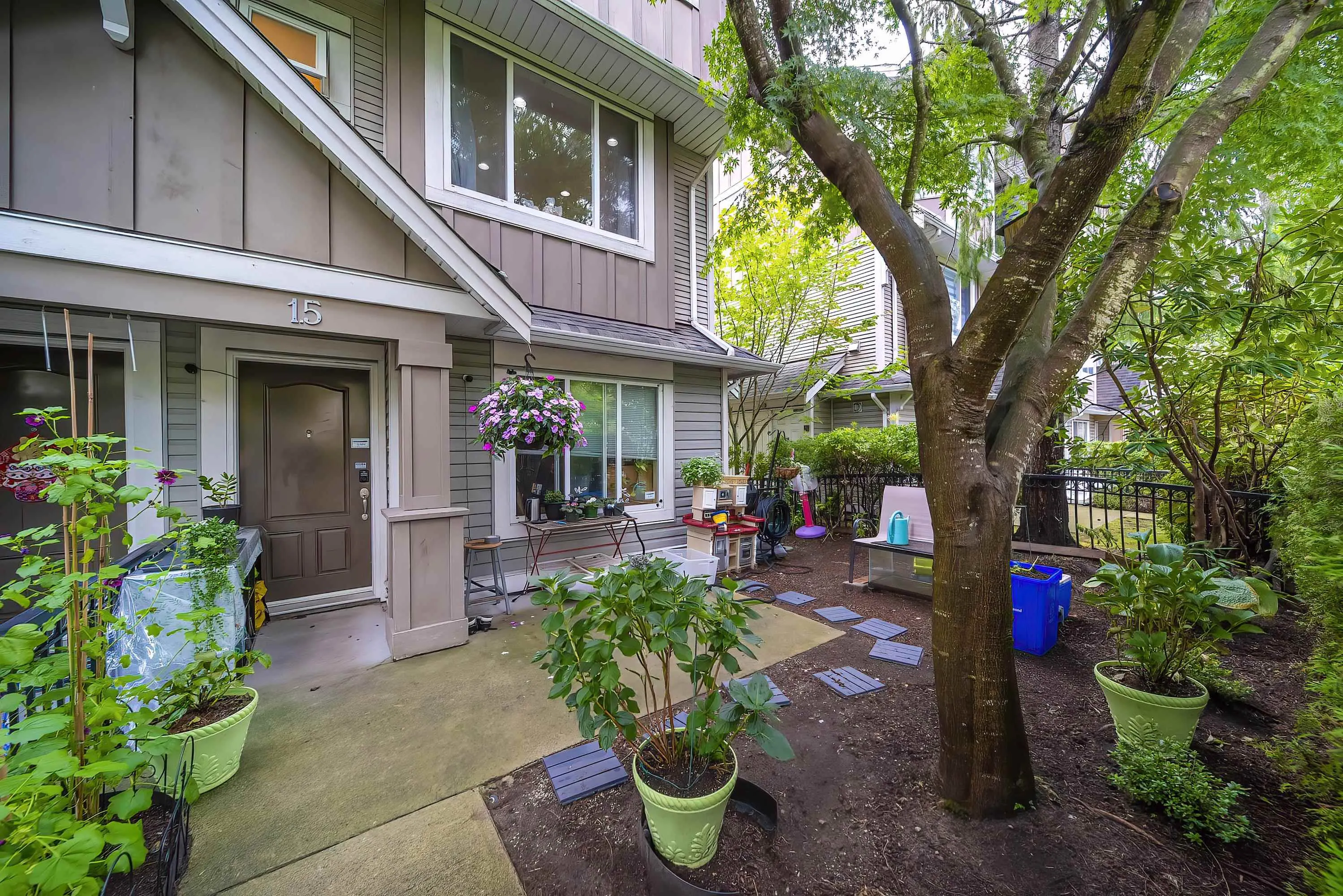 15 9288 Keefer Avenue