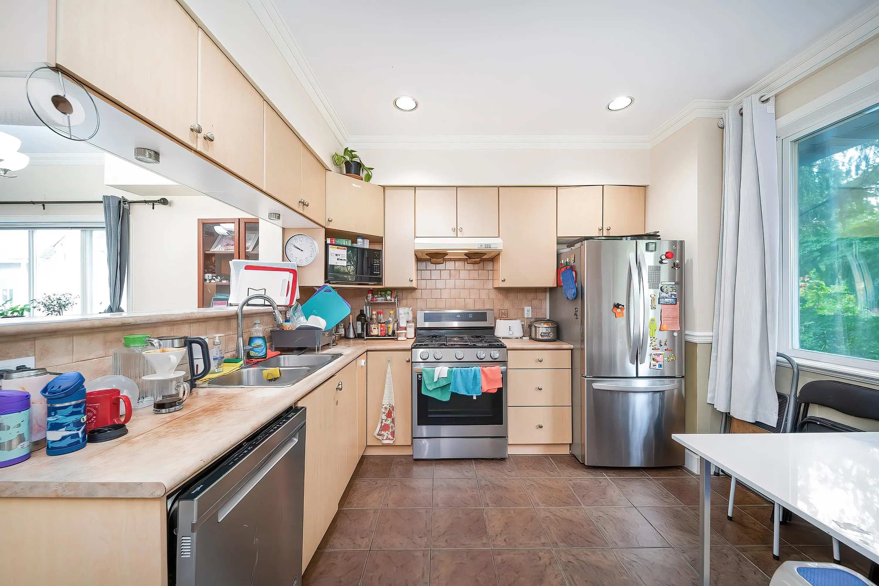 15 9288 Keefer Avenue