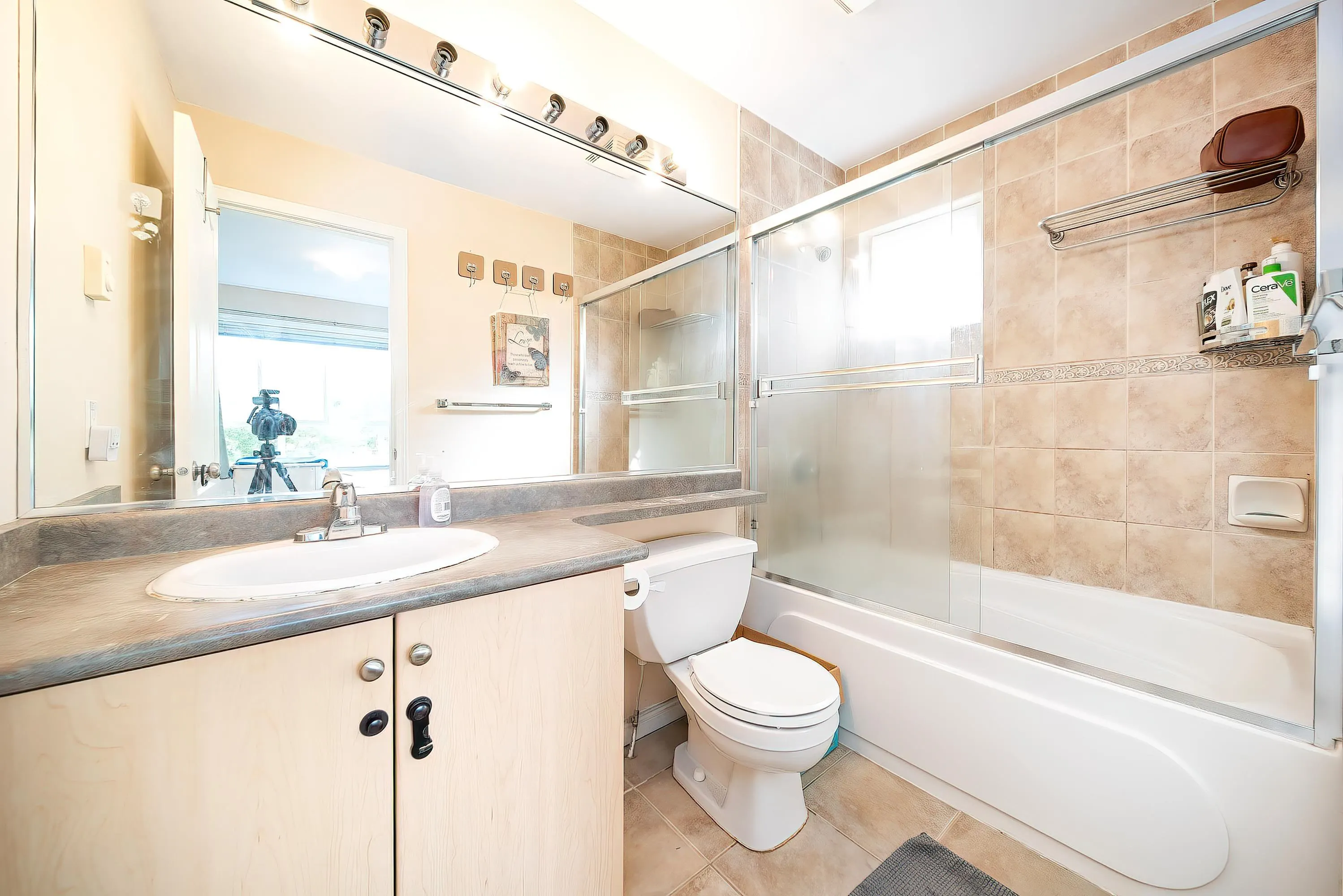 15 9288 Keefer Avenue