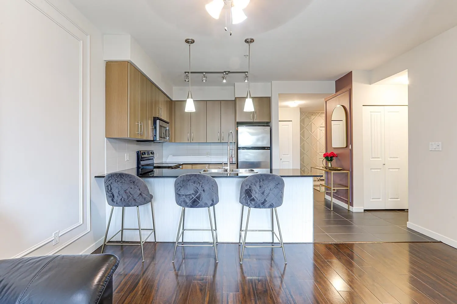 307 22290 North Avenue