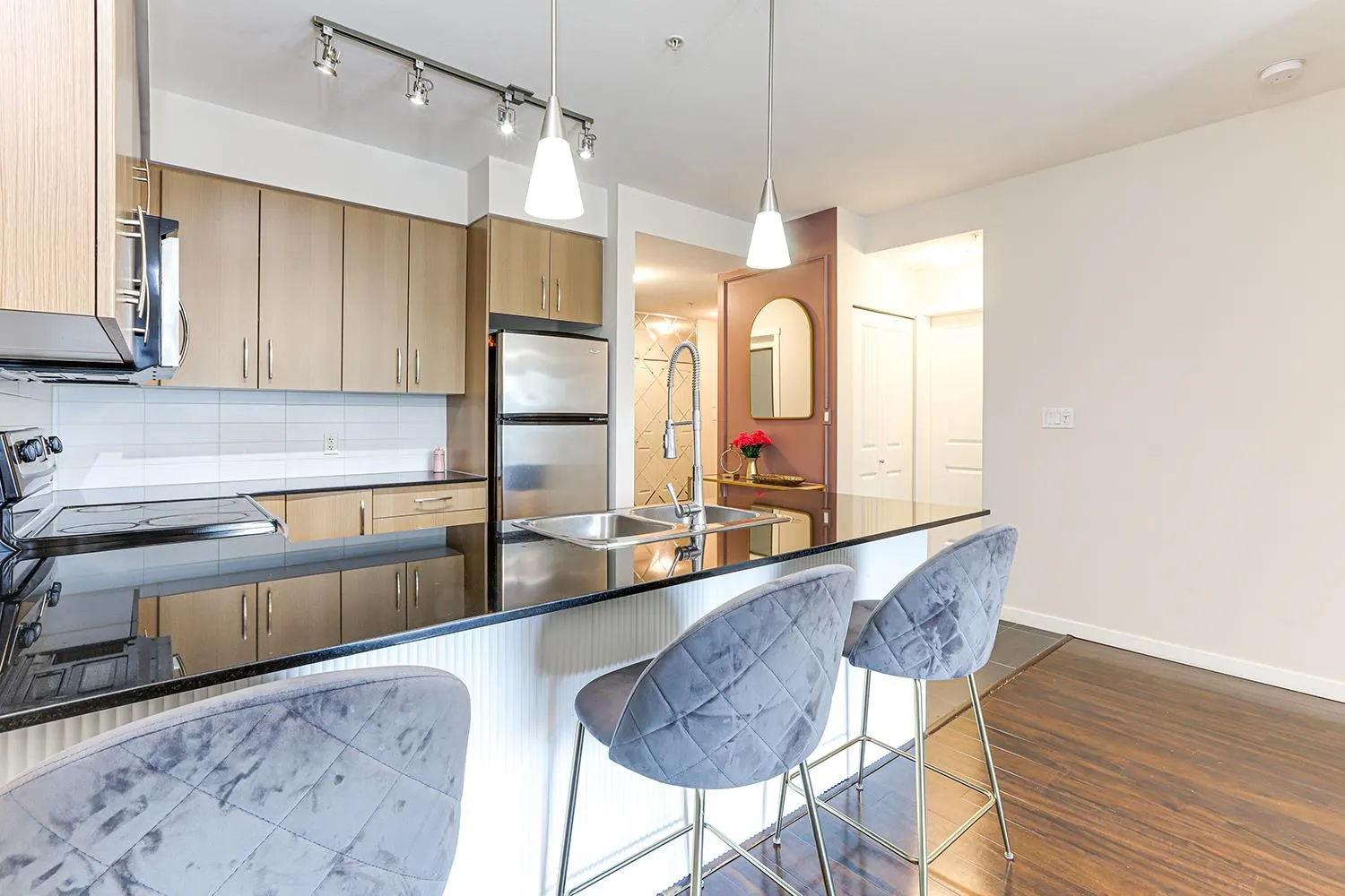 307 22290 North Avenue