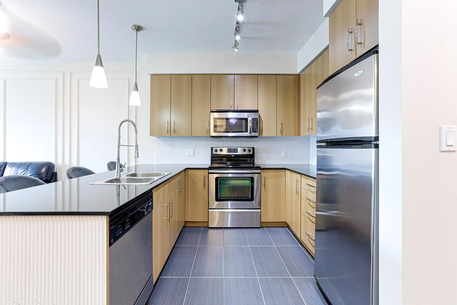 307 22290 North Avenue