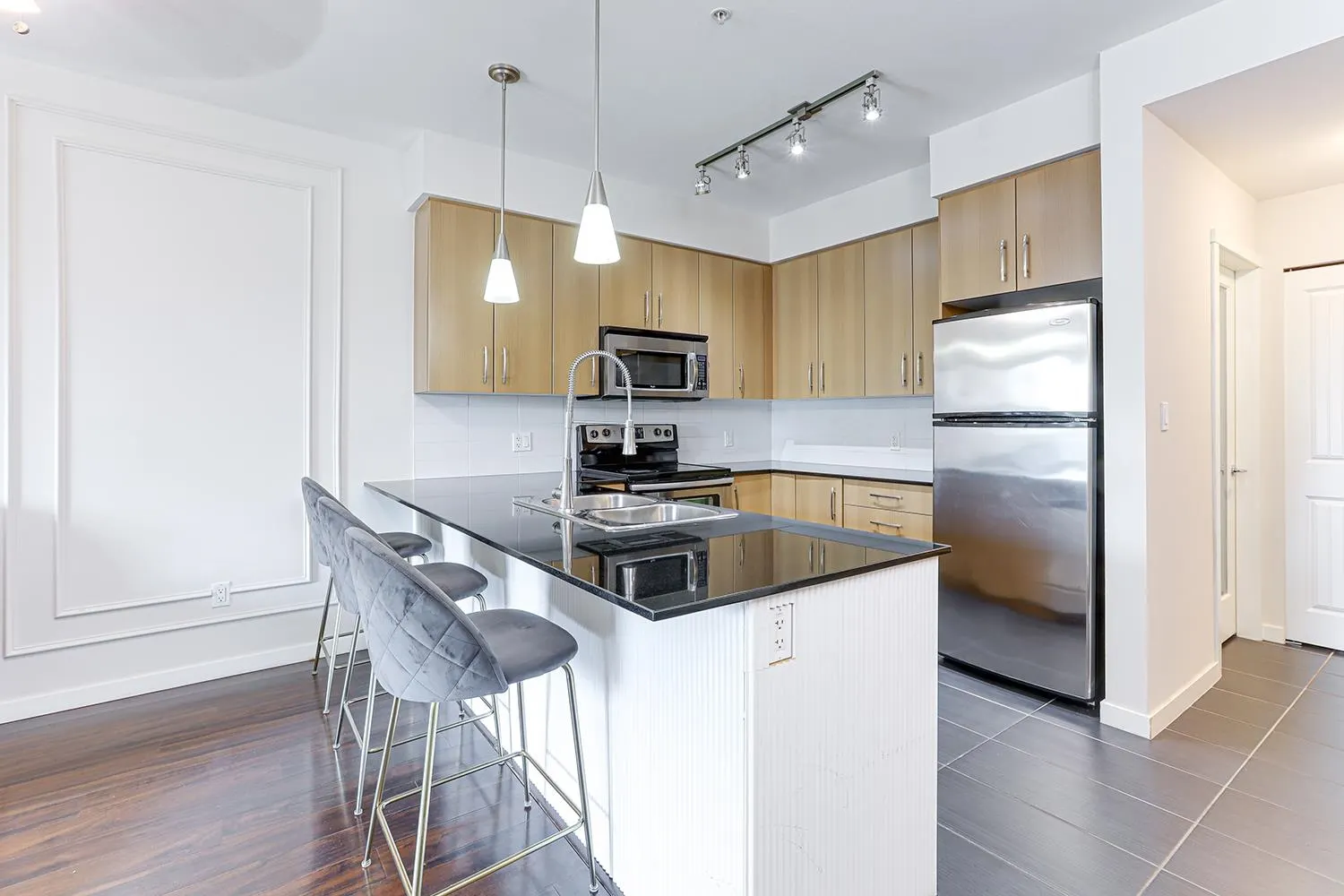 307 22290 North Avenue