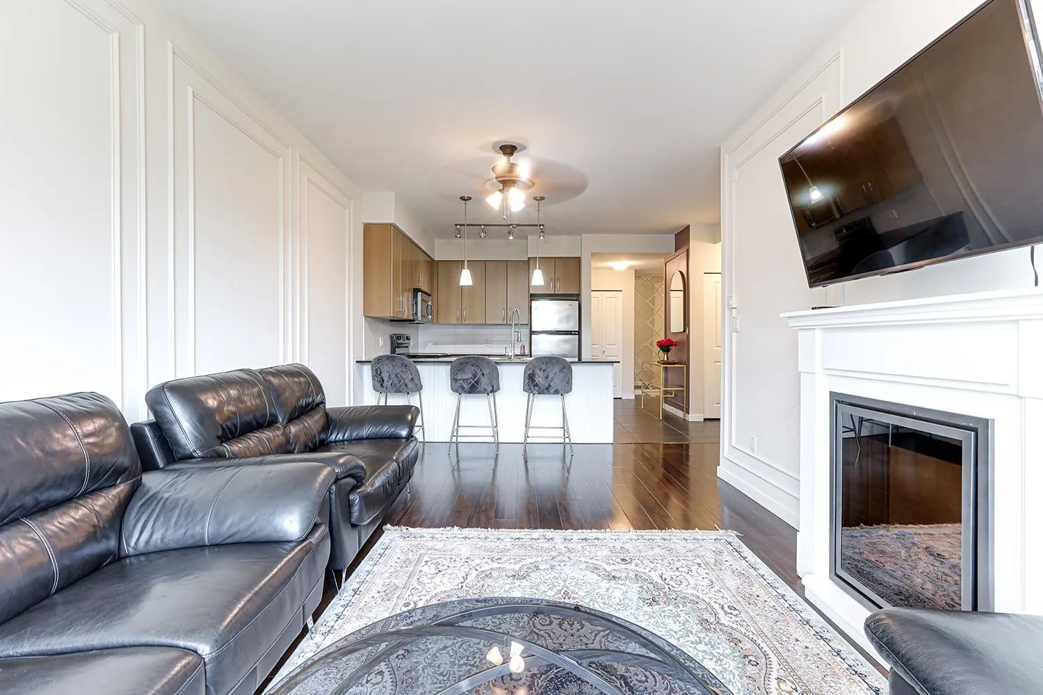 307 22290 North Avenue