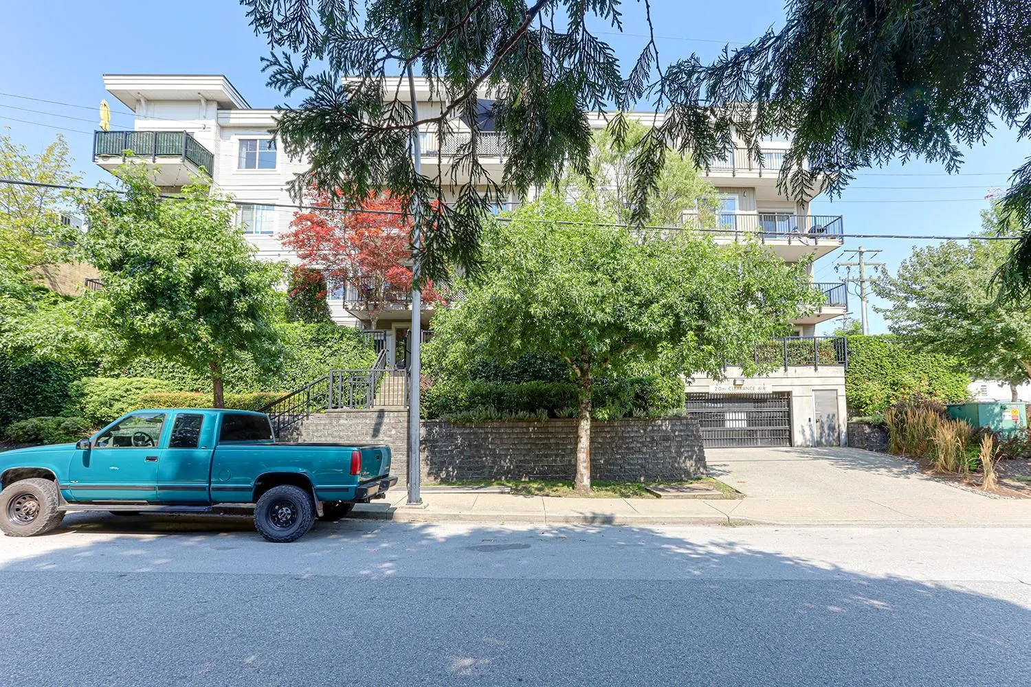 307 22290 North Avenue