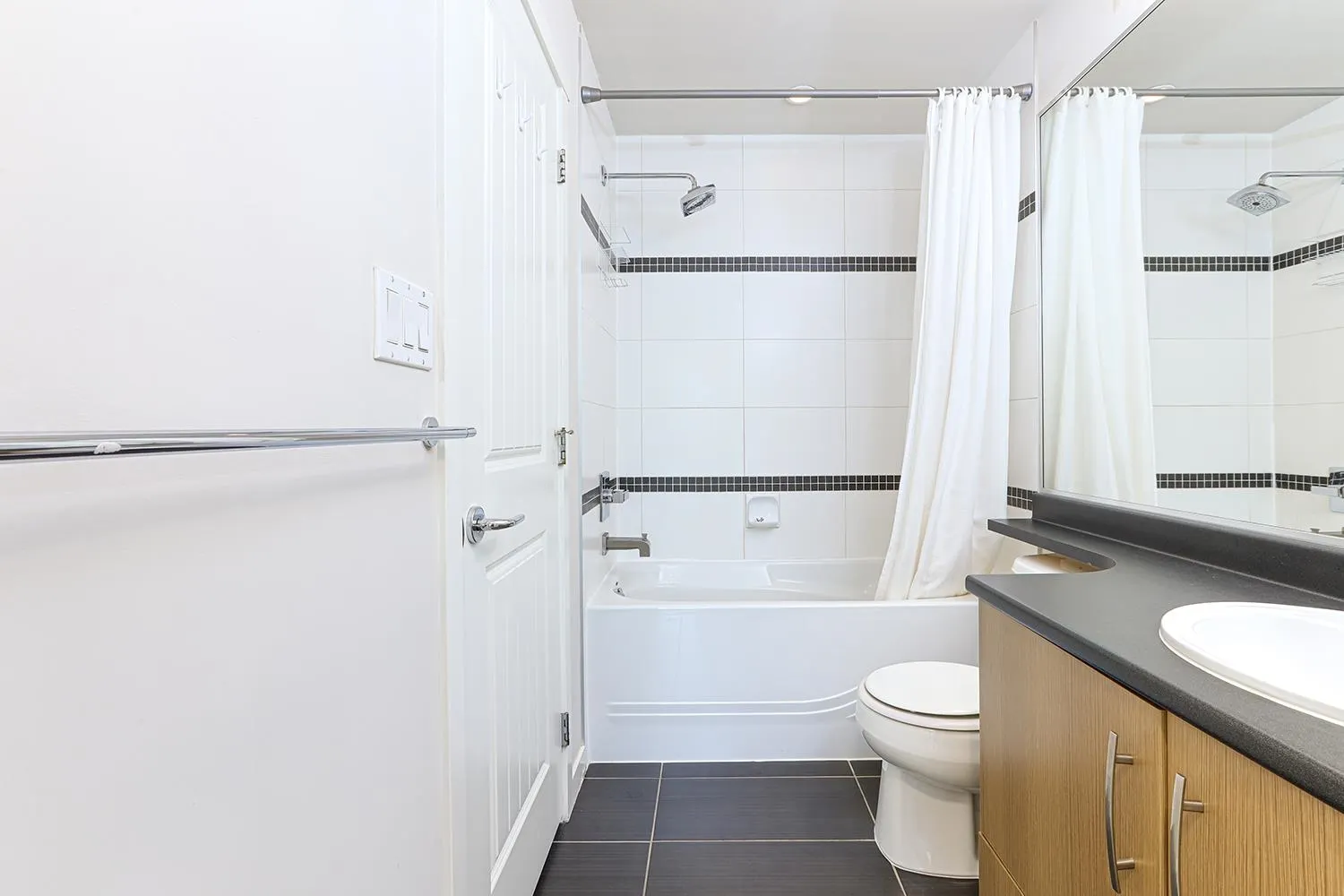 307 22290 North Avenue