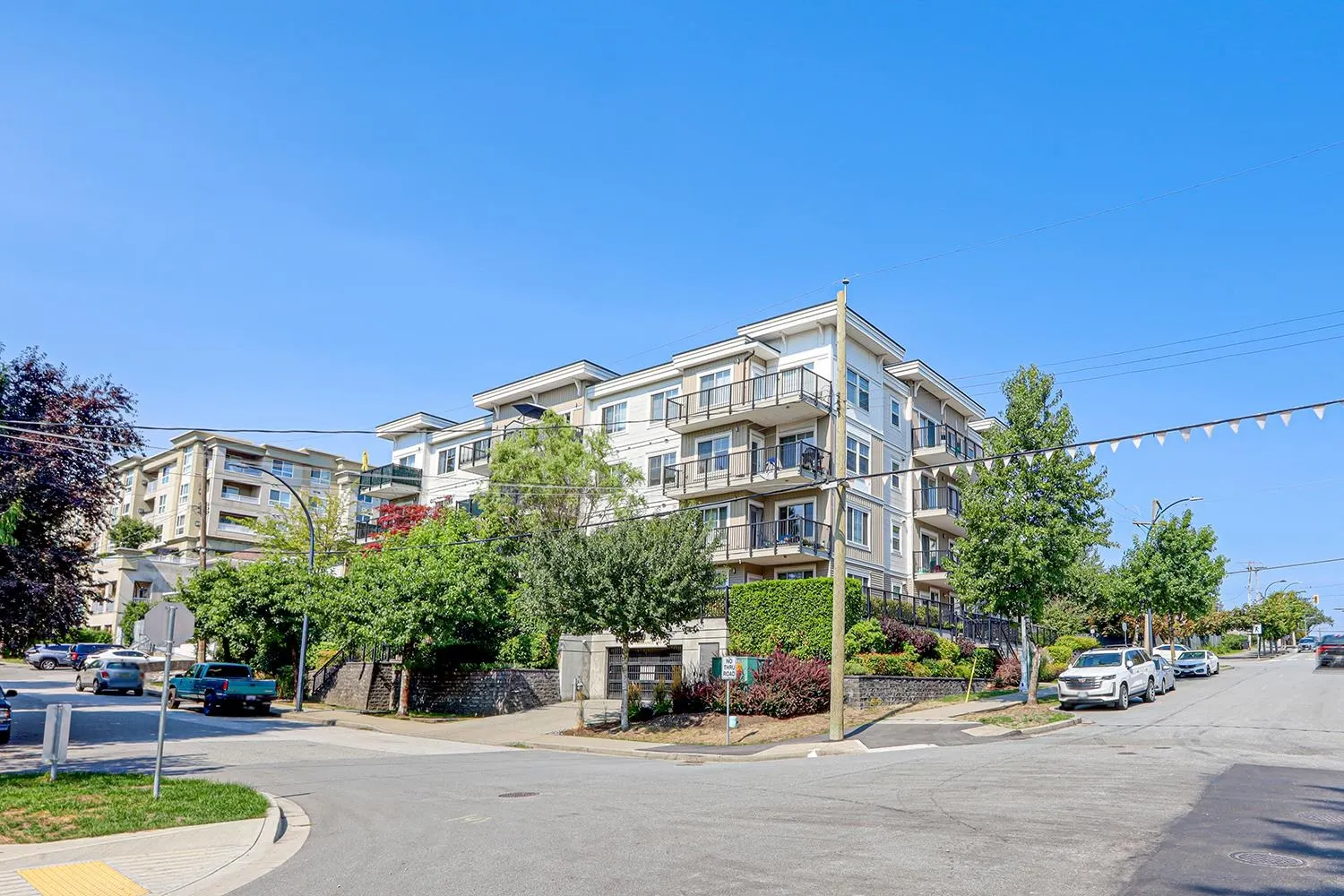 307 22290 North Avenue