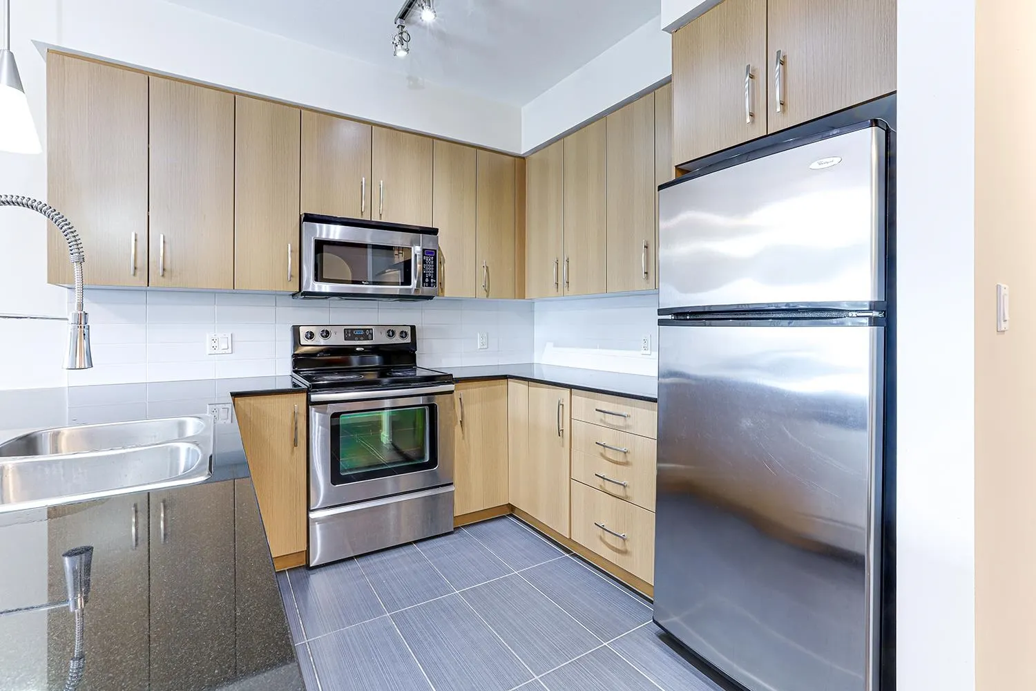 307 22290 North Avenue