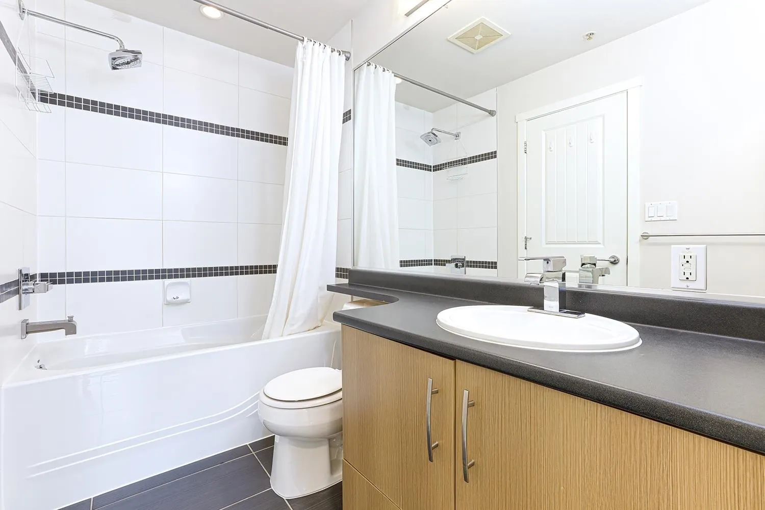 307 22290 North Avenue