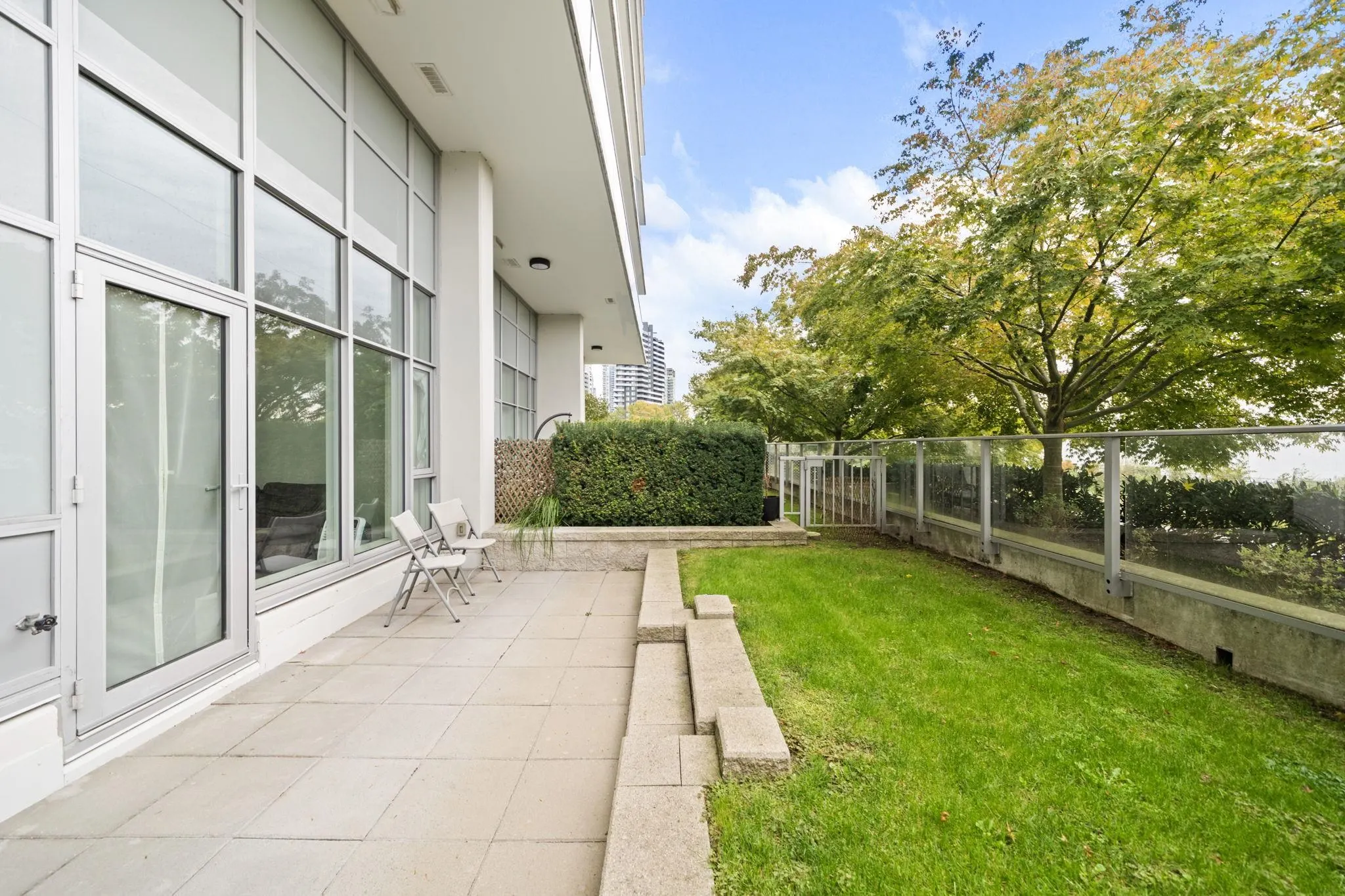 305 2388 Madison Avenue