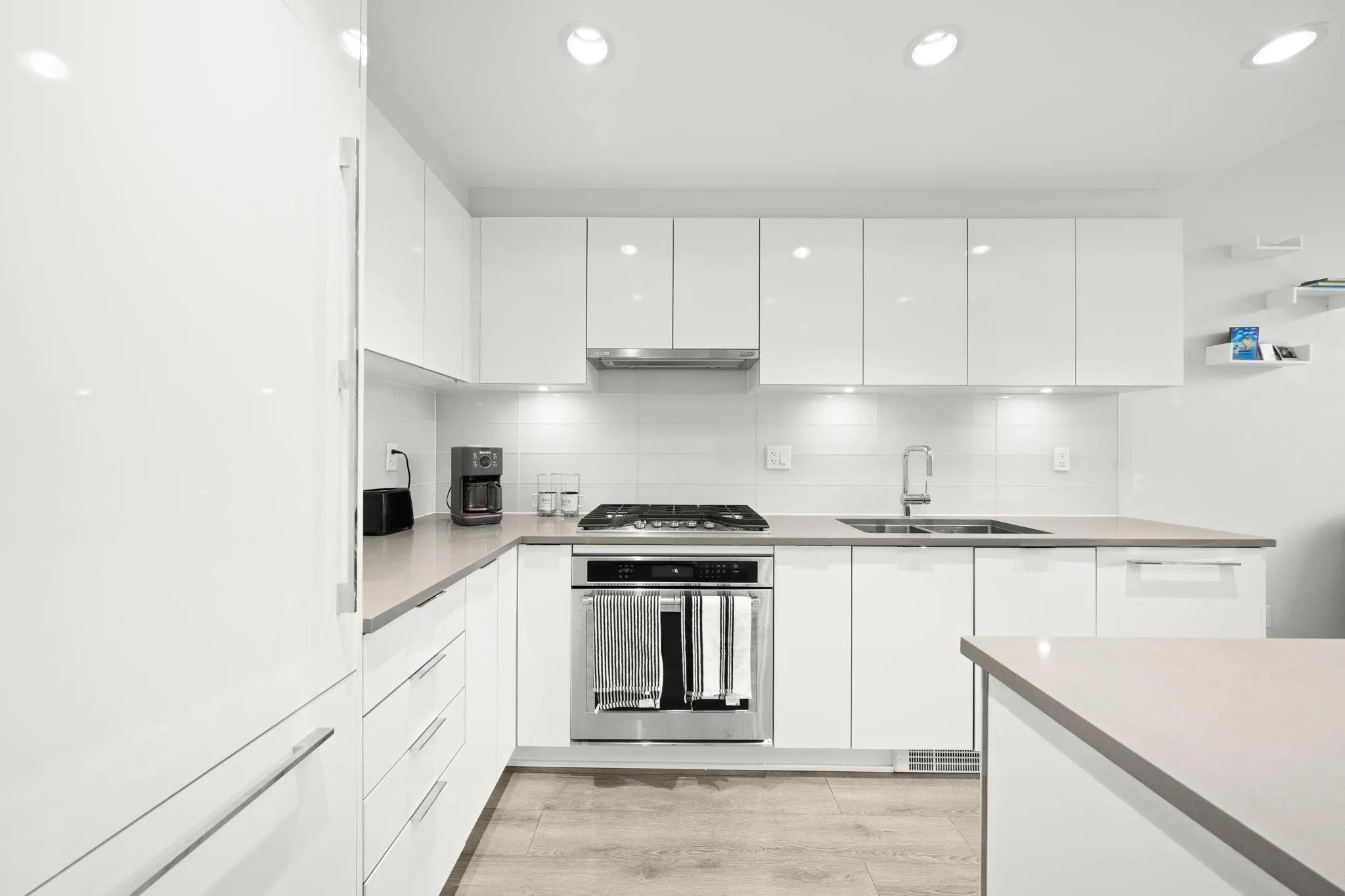 305 2388 Madison Avenue