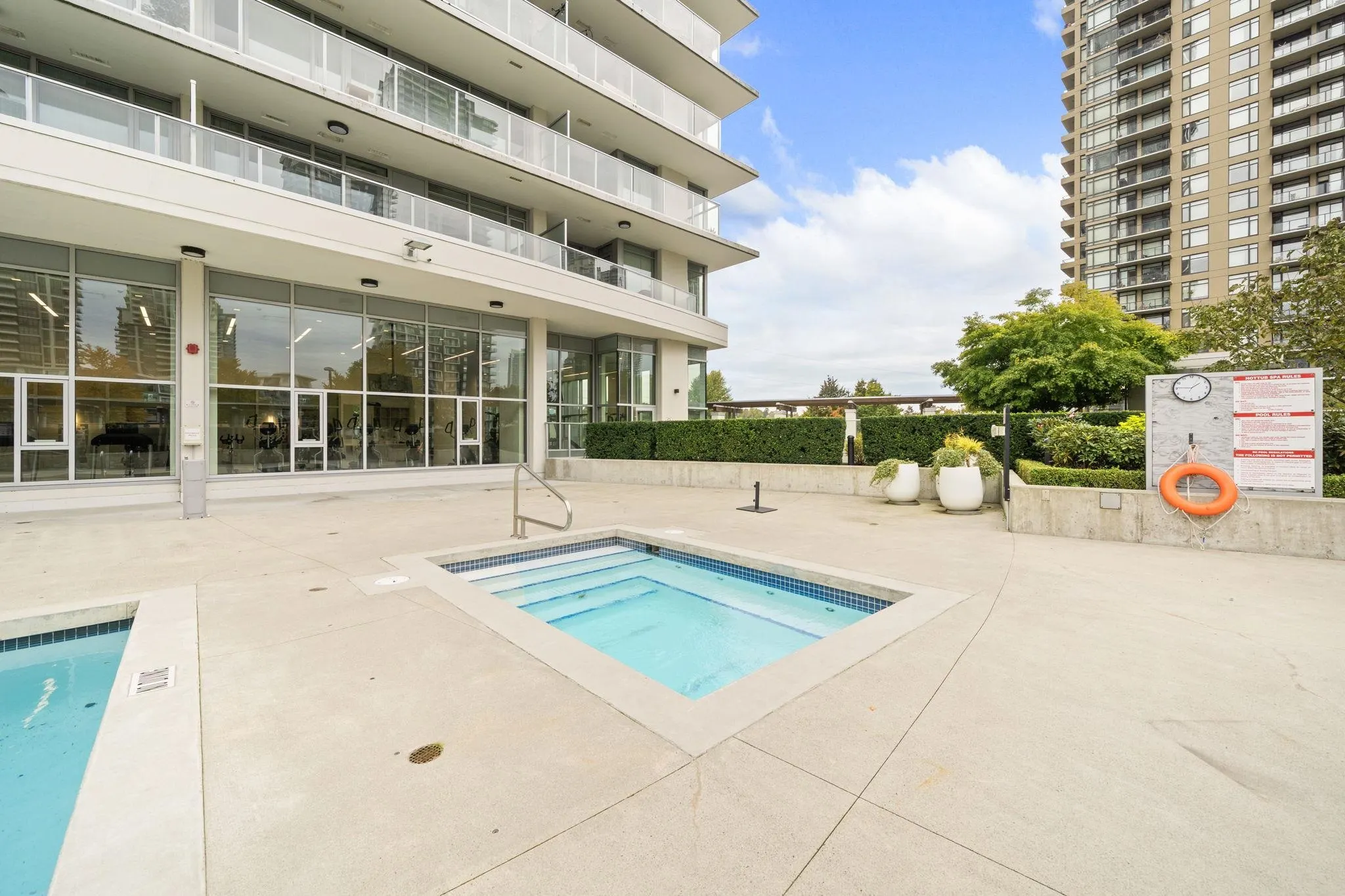 305 2388 Madison Avenue