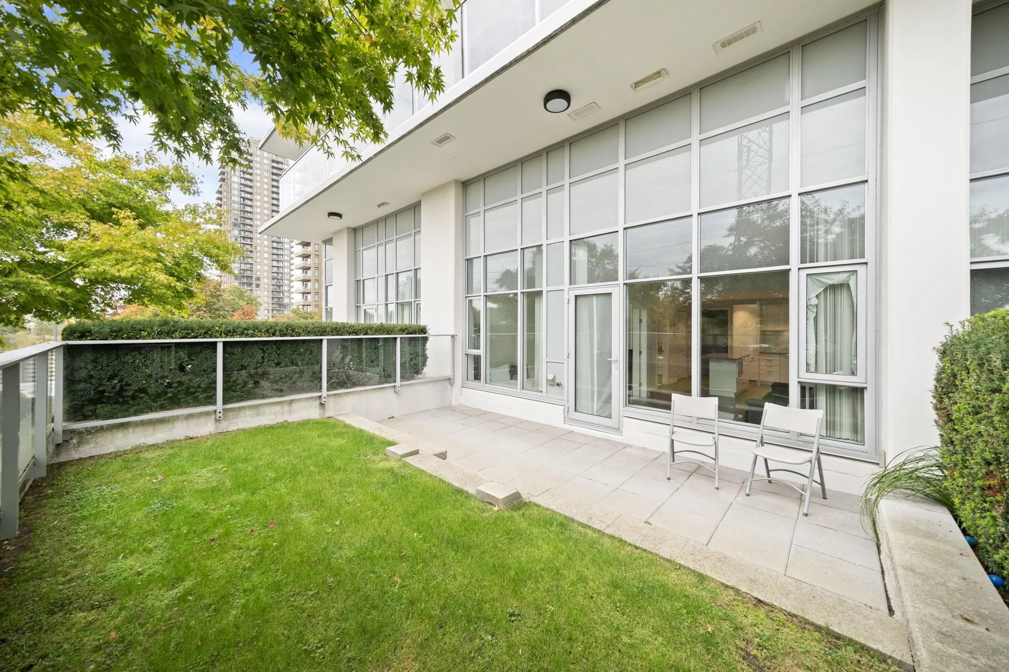 305 2388 Madison Avenue