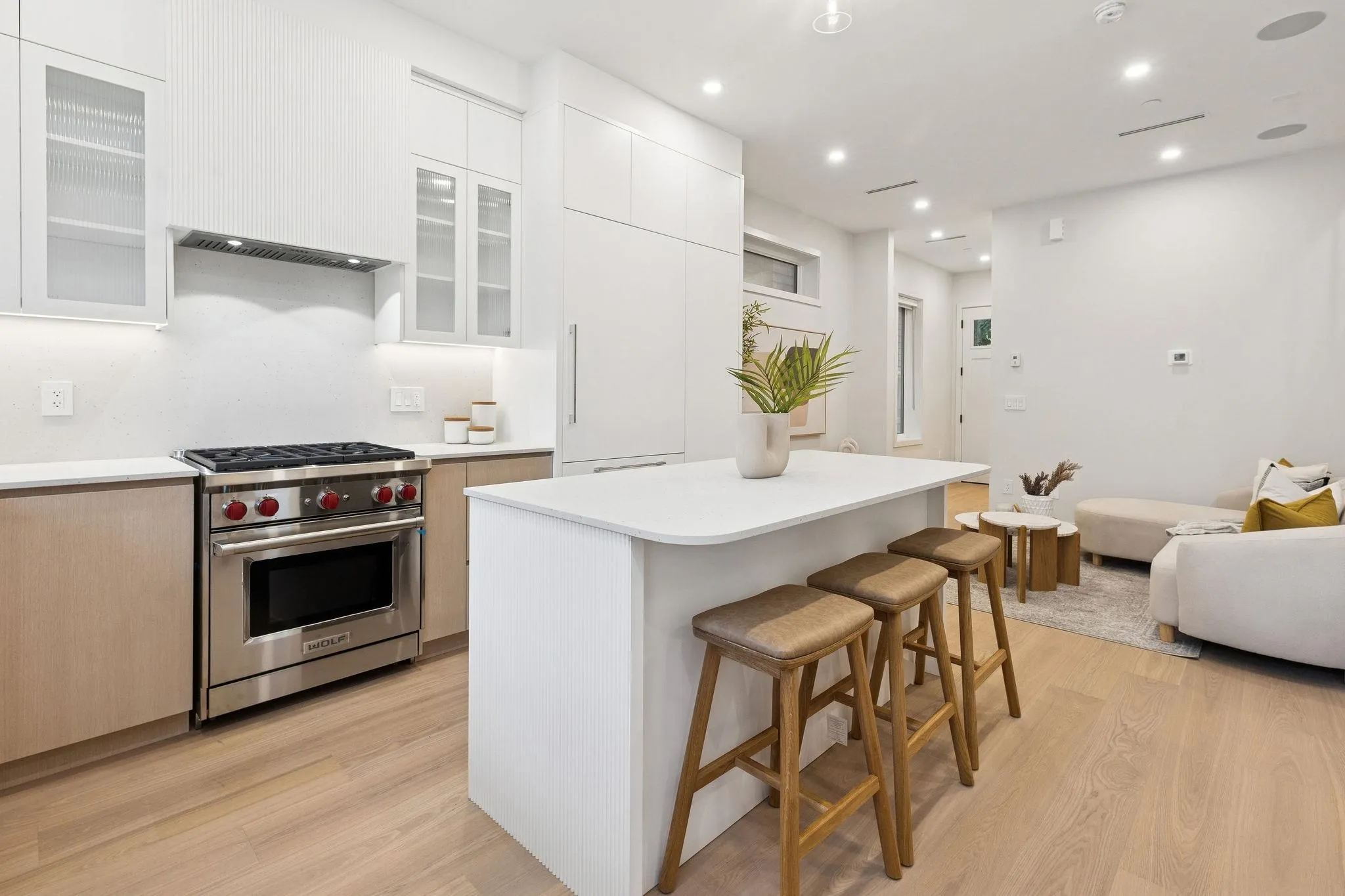 2 7 E 23rd Avenue