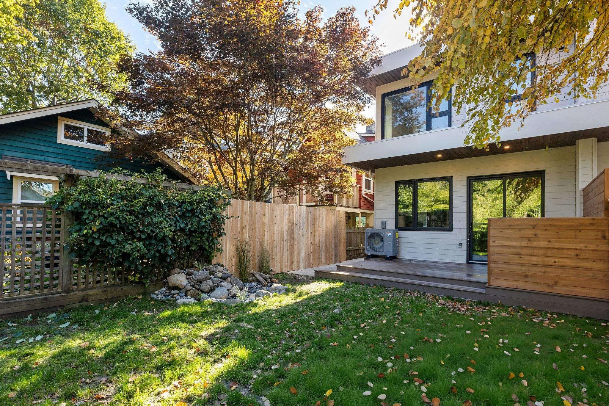 2 7 E 23rd Avenue