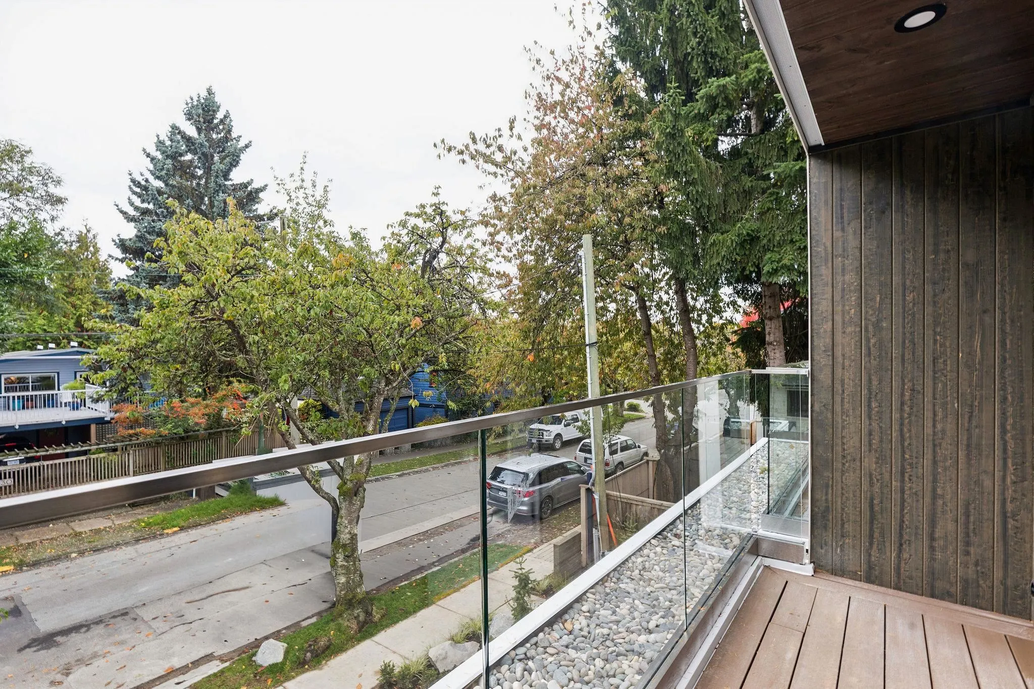 2 7 E 23rd Avenue