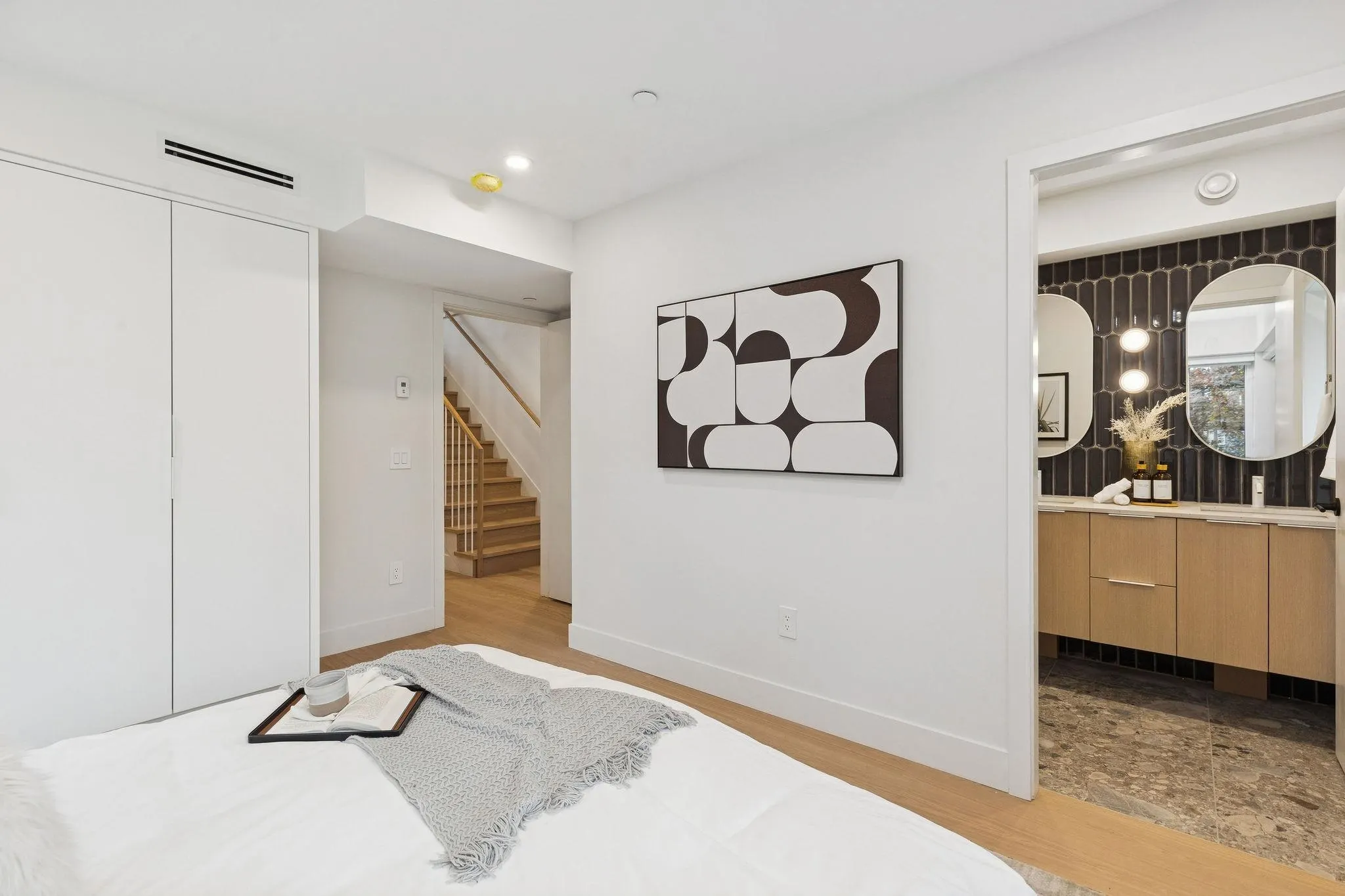 2 7 E 23rd Avenue