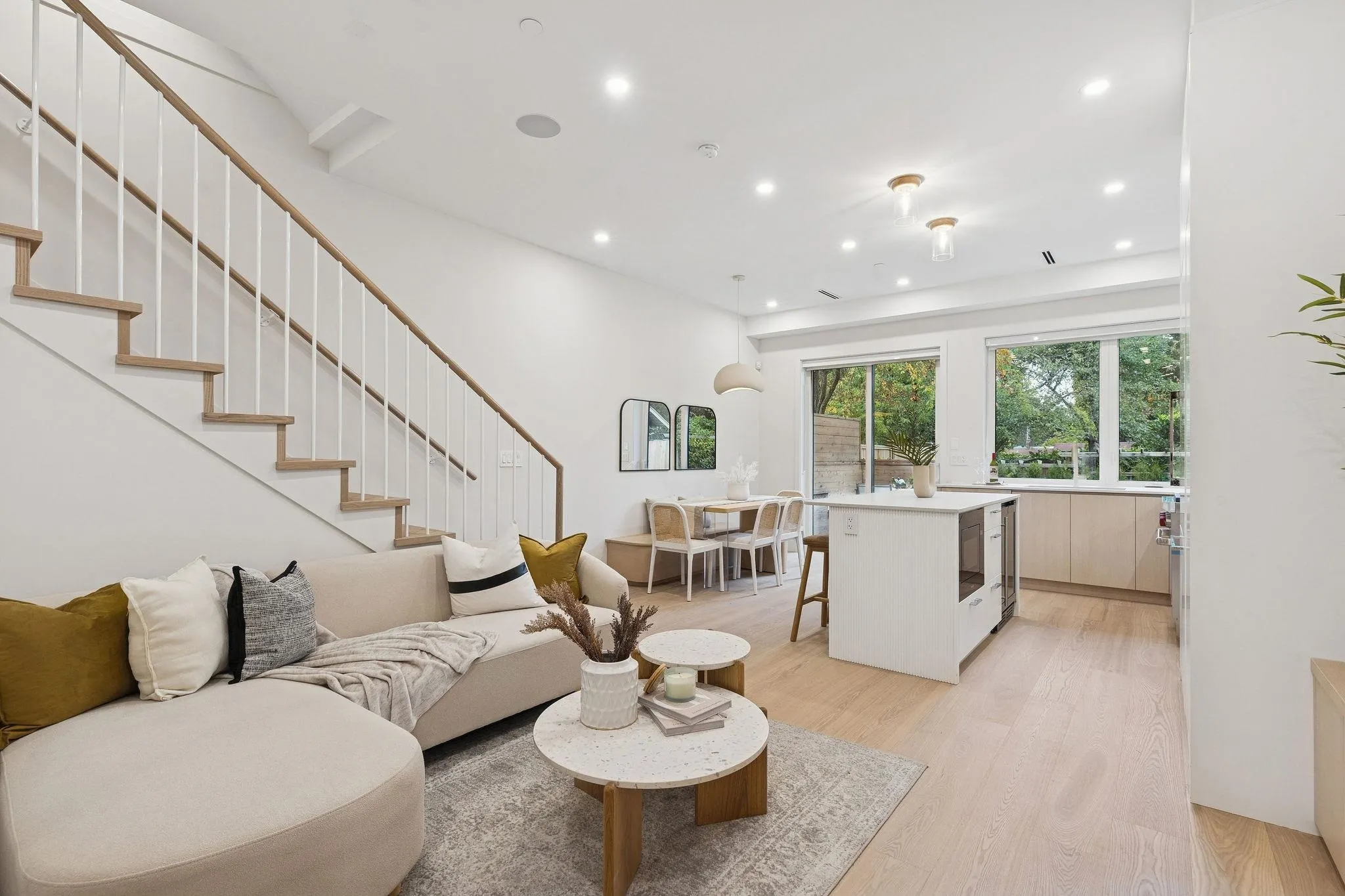 2 7 E 23rd Avenue