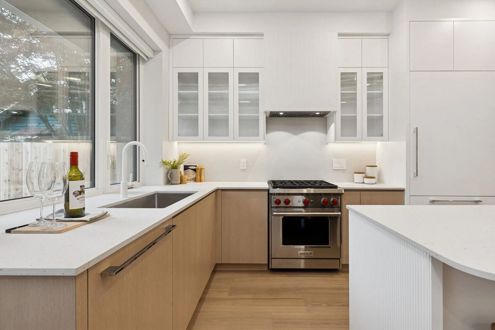 2 7 E 23rd Avenue