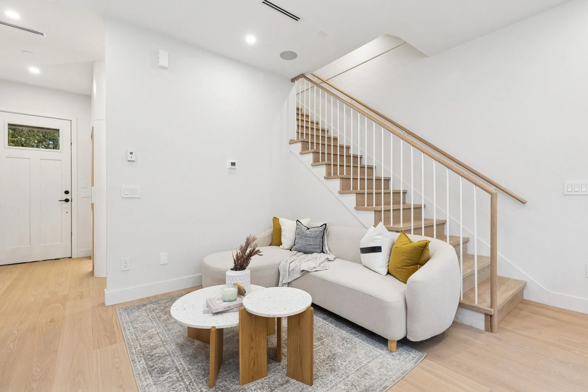 2 7 E 23rd Avenue
