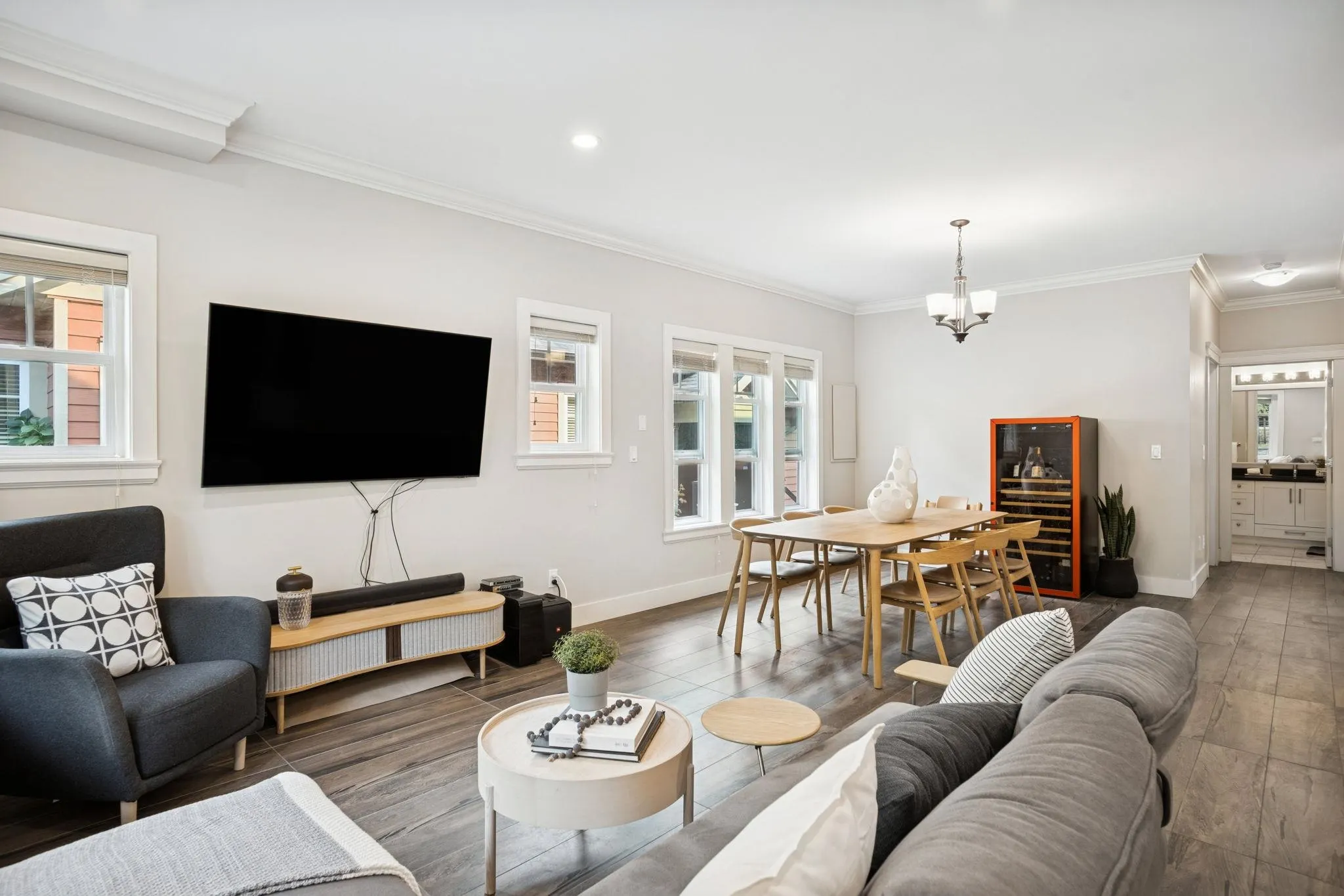 102 910 Delestre Avenue