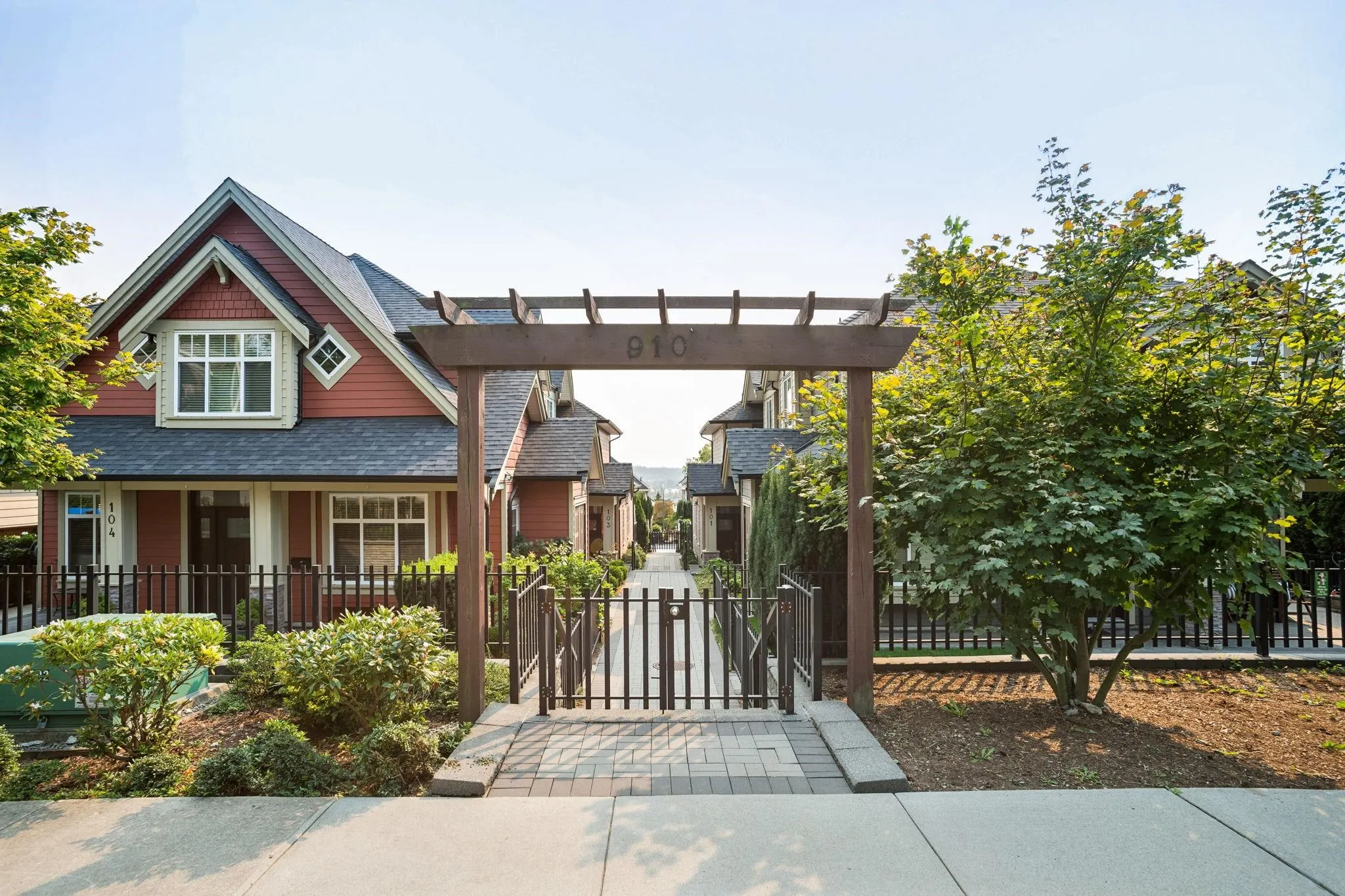 102 910 Delestre Avenue