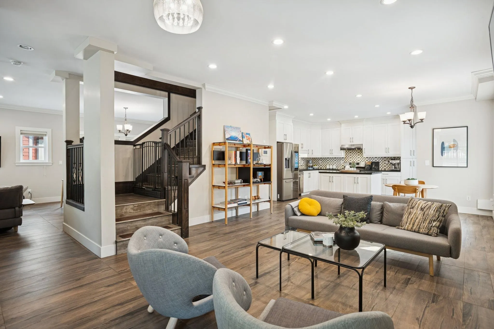 102 910 Delestre Avenue