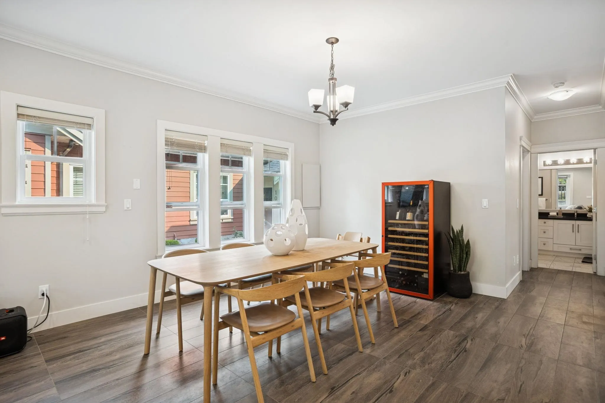 102 910 Delestre Avenue