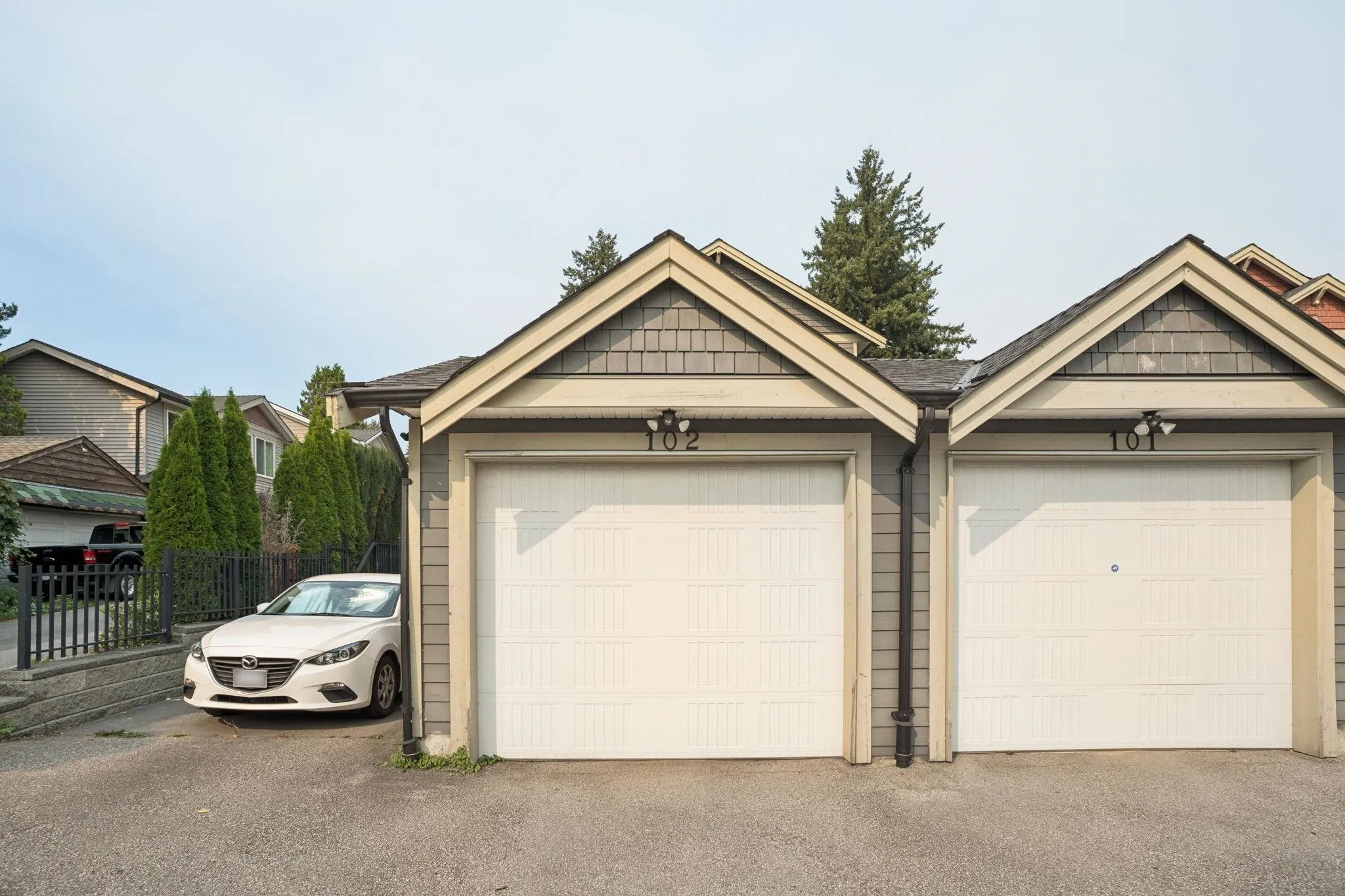 102 910 Delestre Avenue