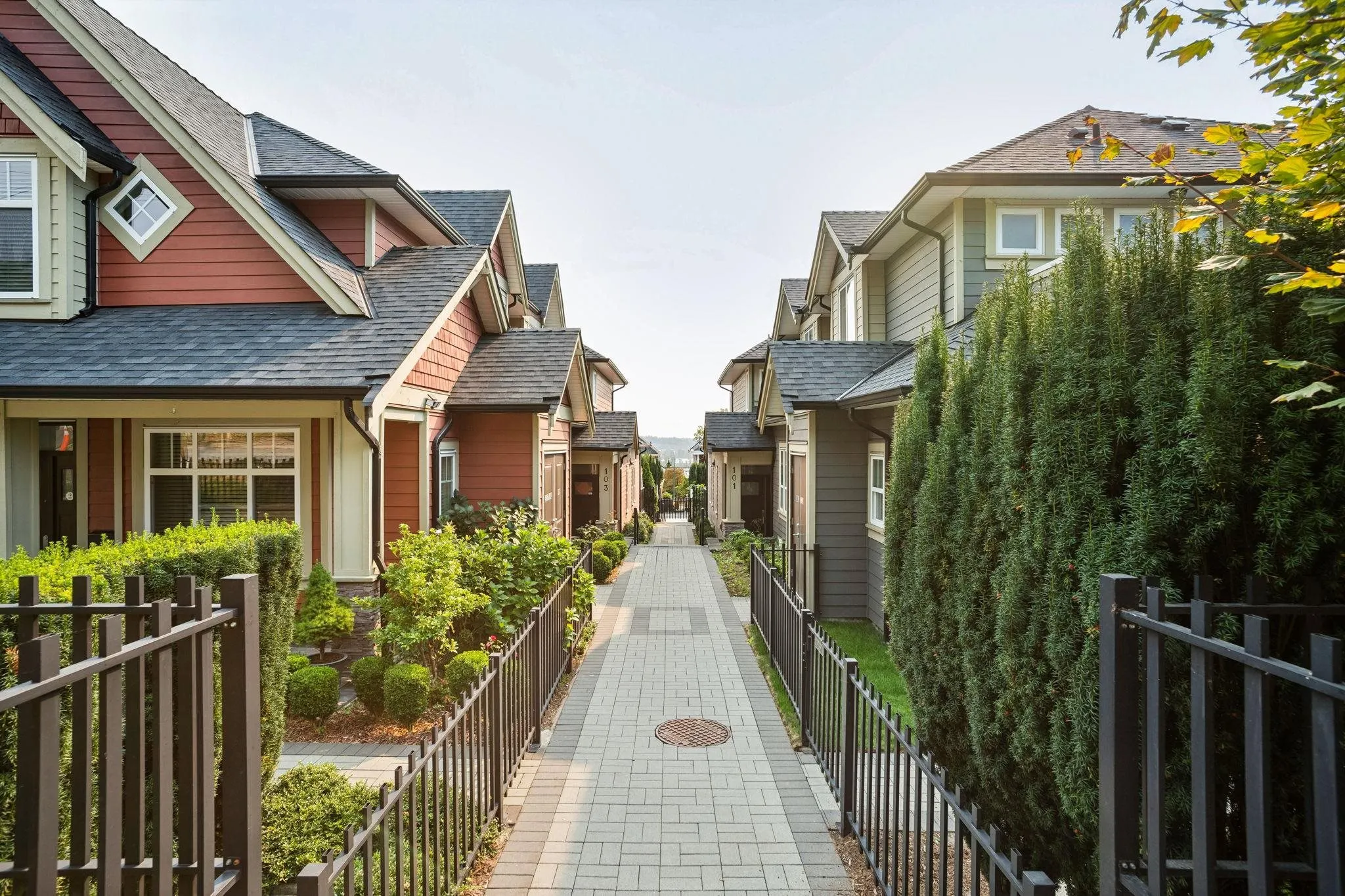 102 910 Delestre Avenue