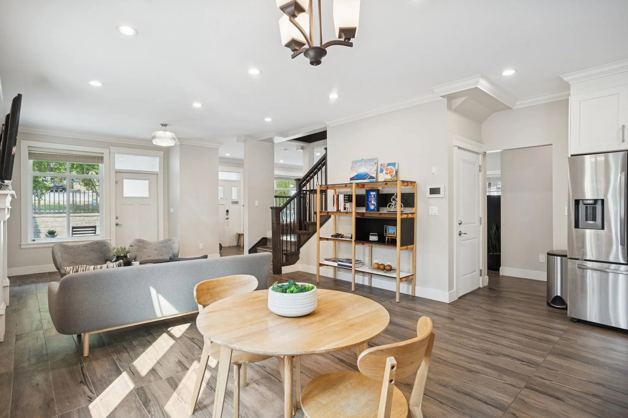 102 910 Delestre Avenue