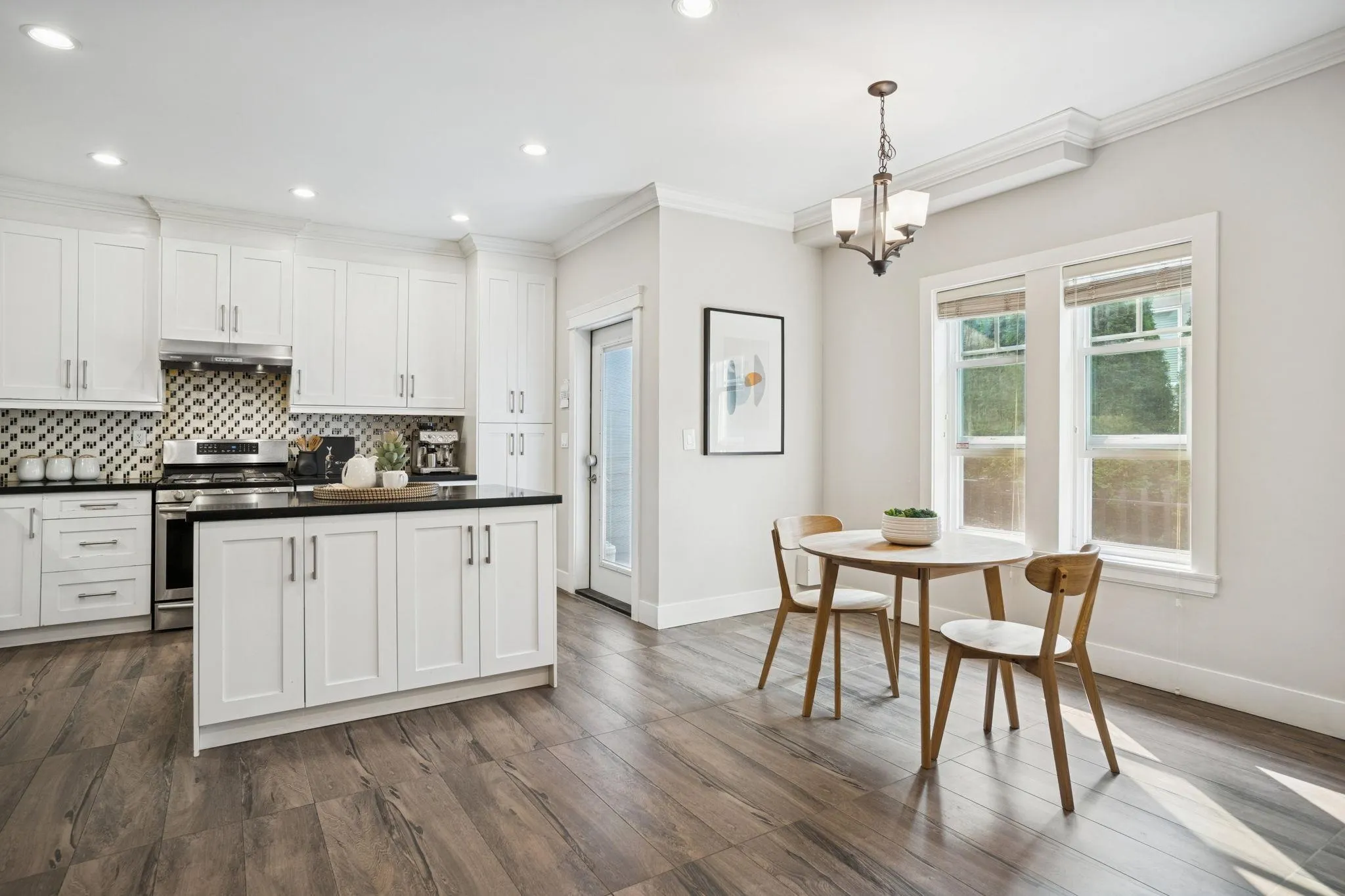 102 910 Delestre Avenue