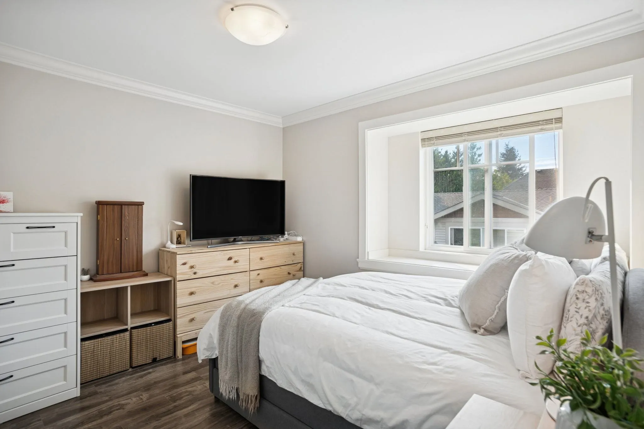 102 910 Delestre Avenue