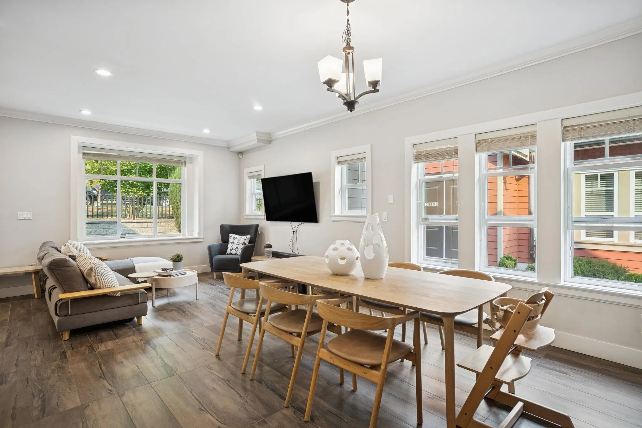 102 910 Delestre Avenue