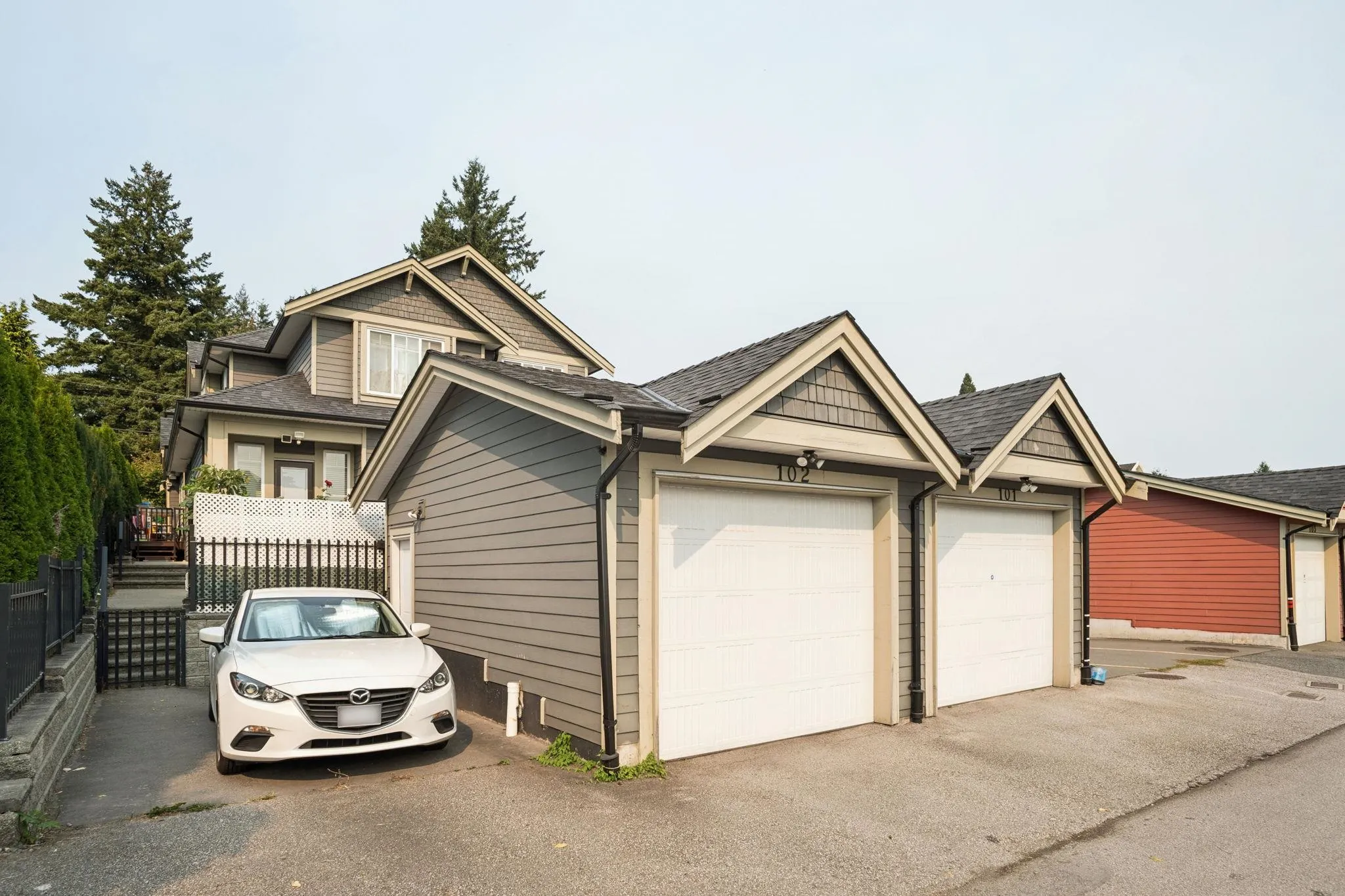 102 910 Delestre Avenue