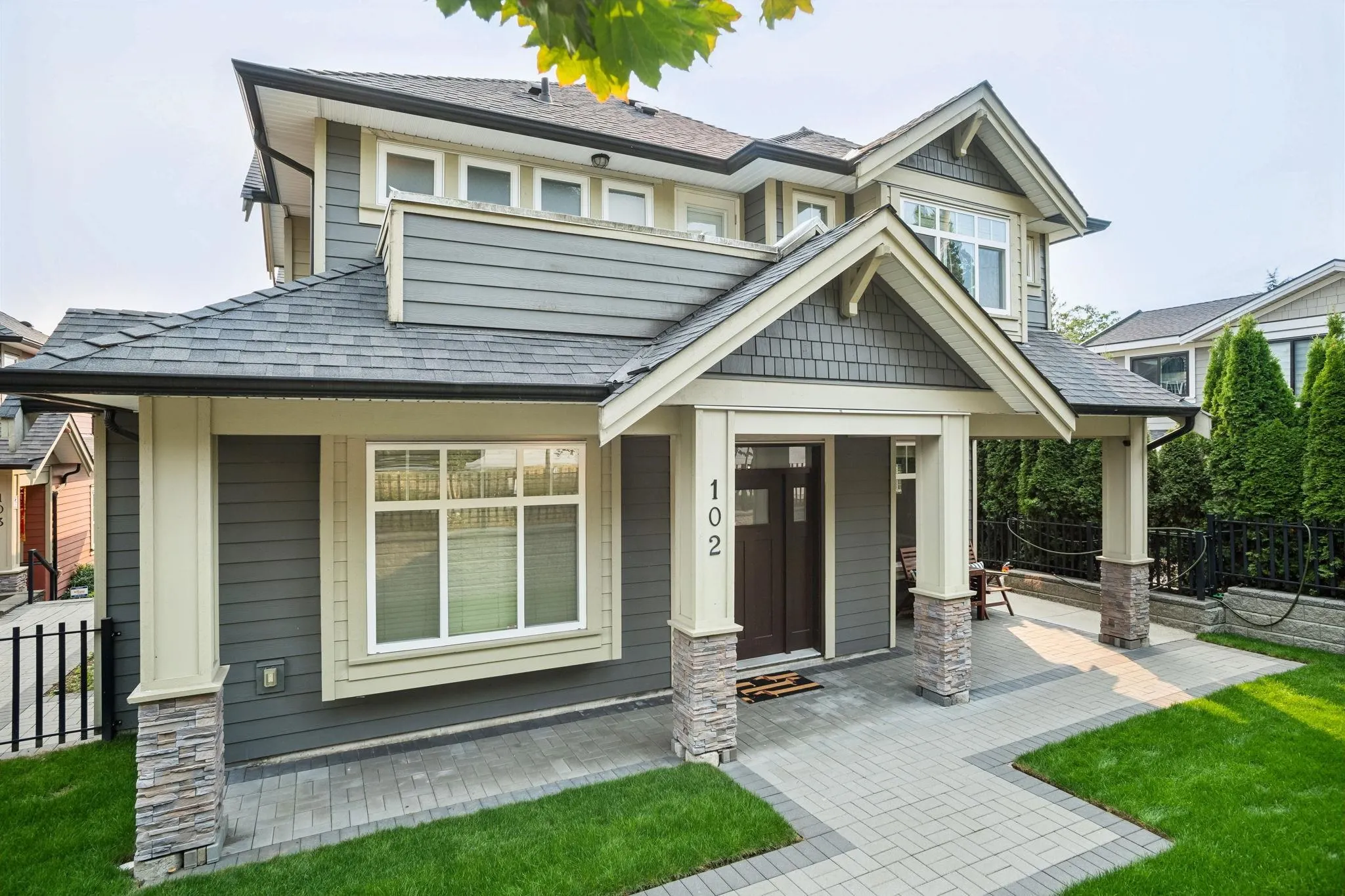 102 910 Delestre Avenue