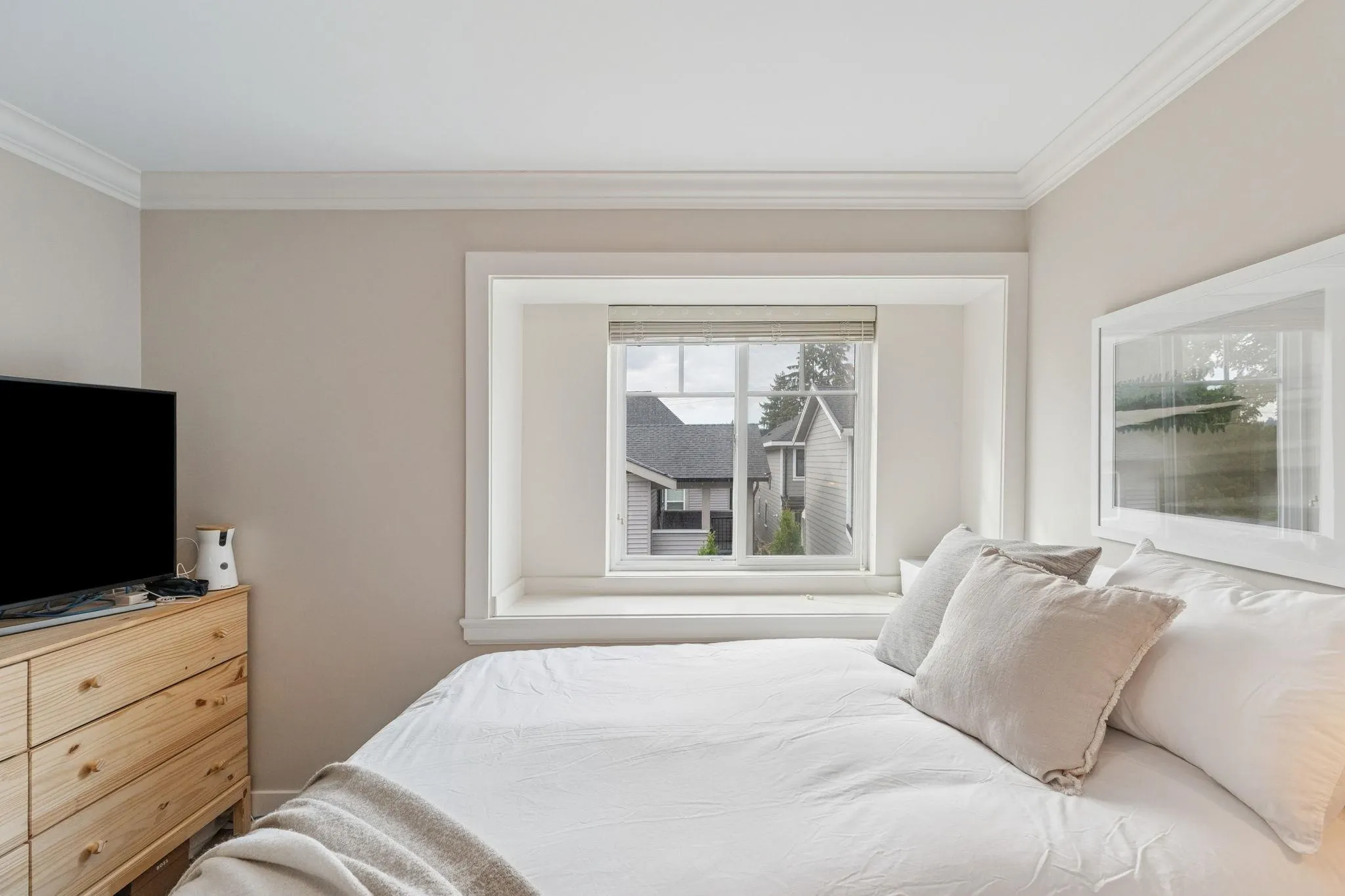 102 910 Delestre Avenue