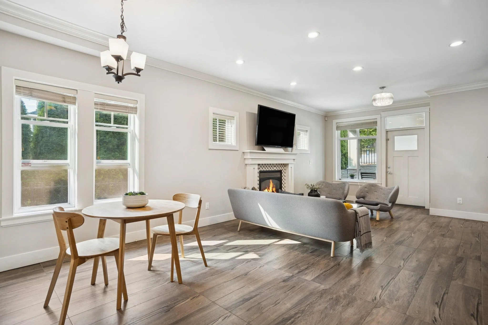 102 910 Delestre Avenue