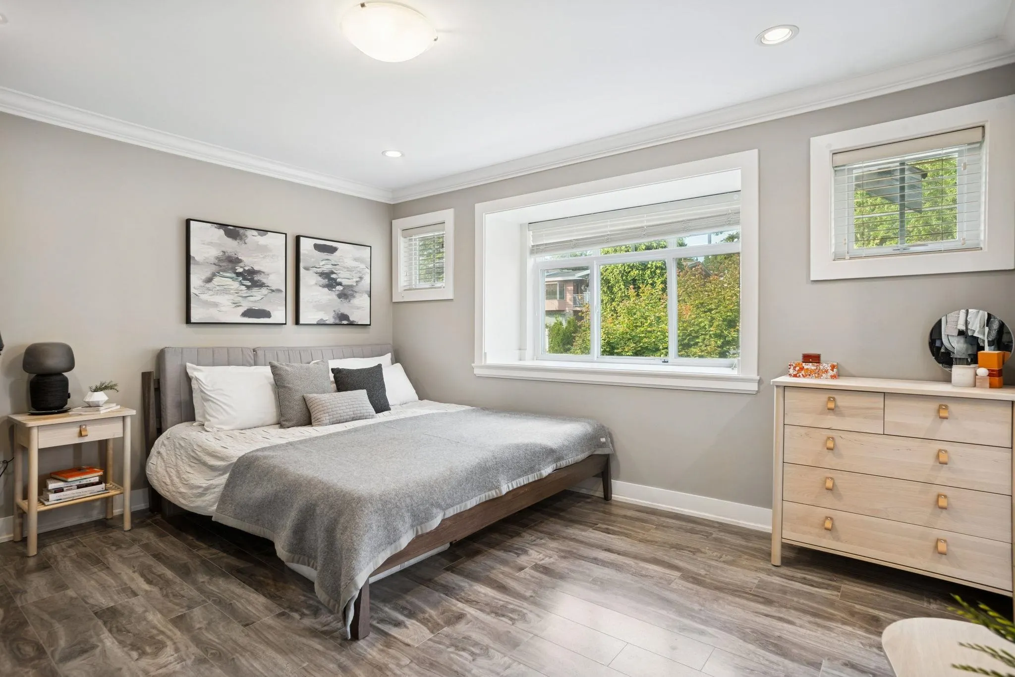 102 910 Delestre Avenue