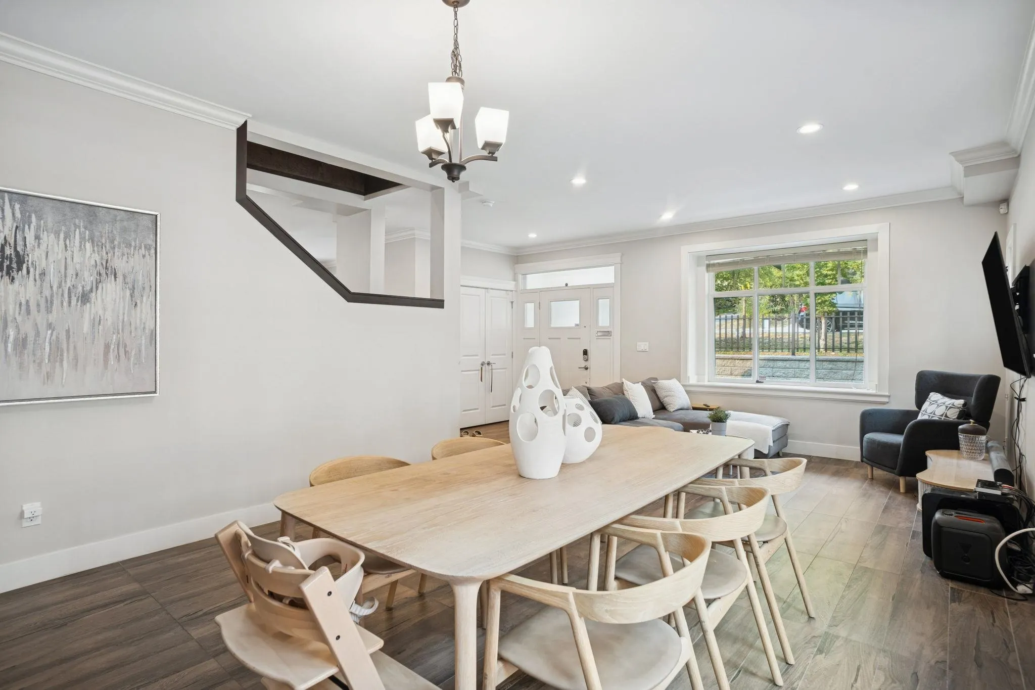 102 910 Delestre Avenue